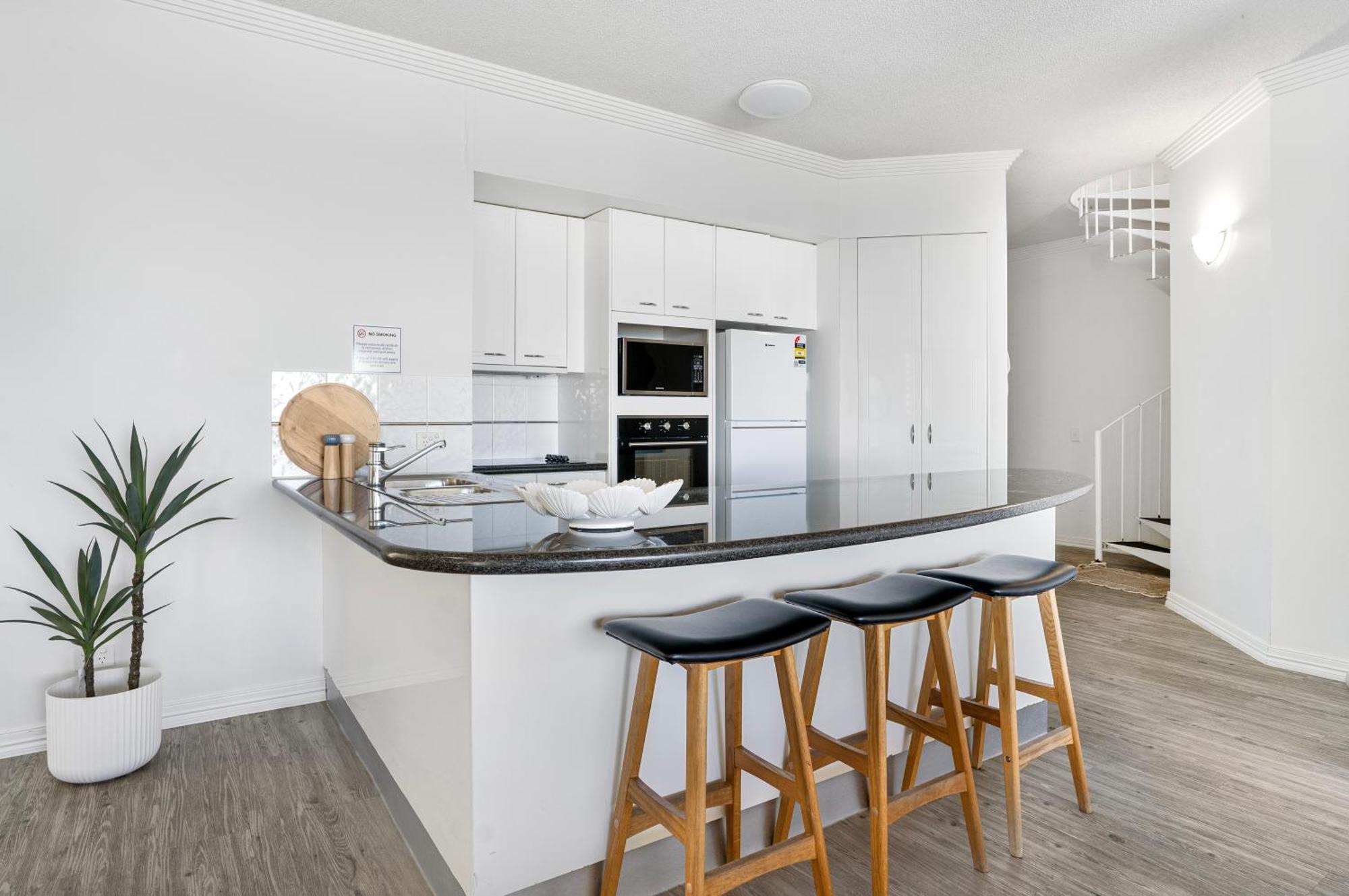 Three-Bedroom Rooftop Terrace Mariner