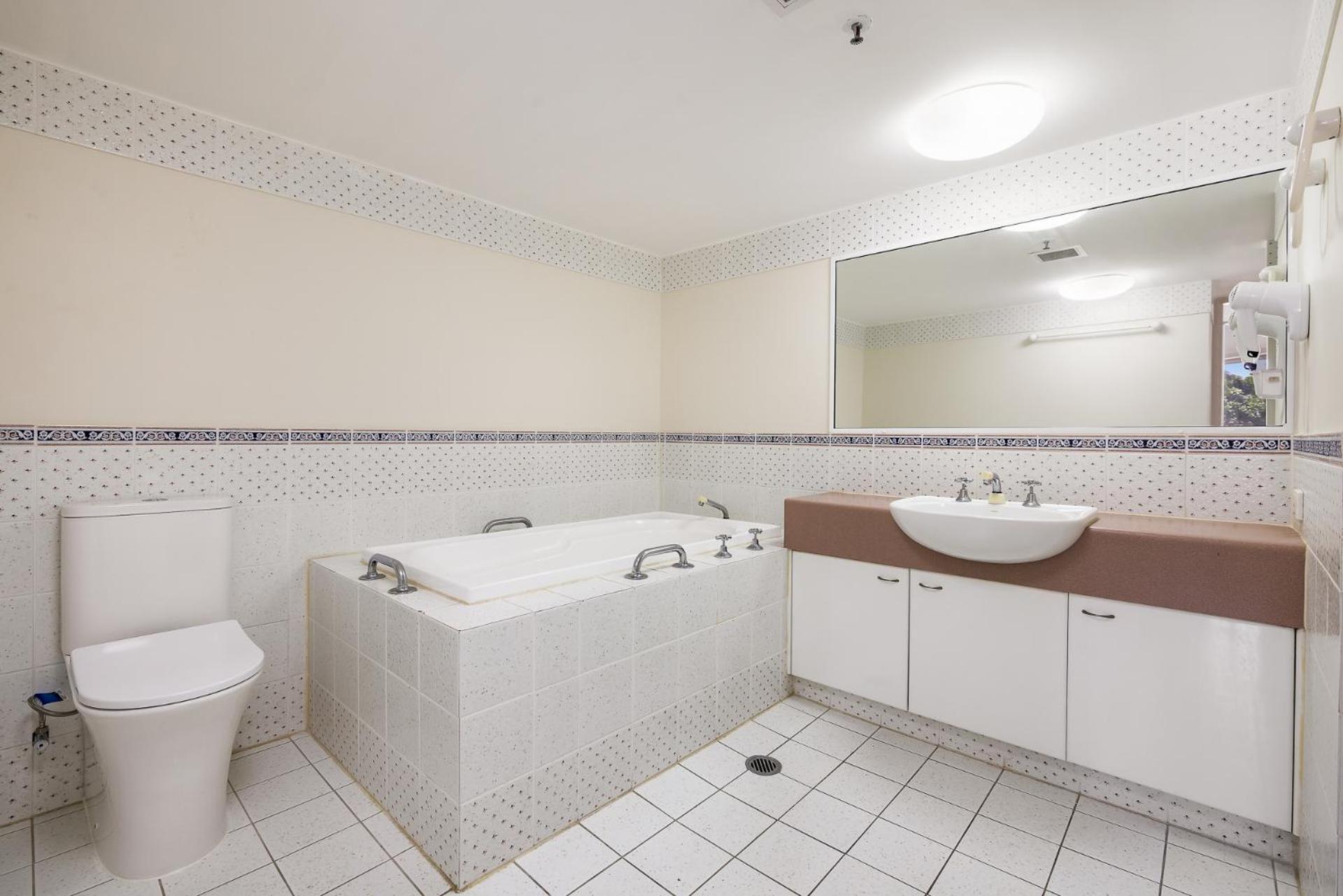 Deluxe One-Bedroom Apartment