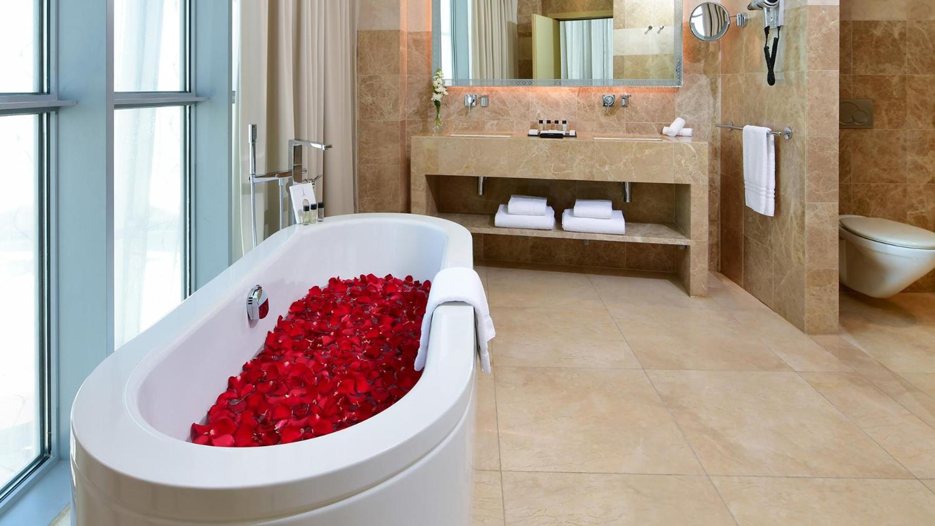 Executive Suite access to Executive Lounge 51