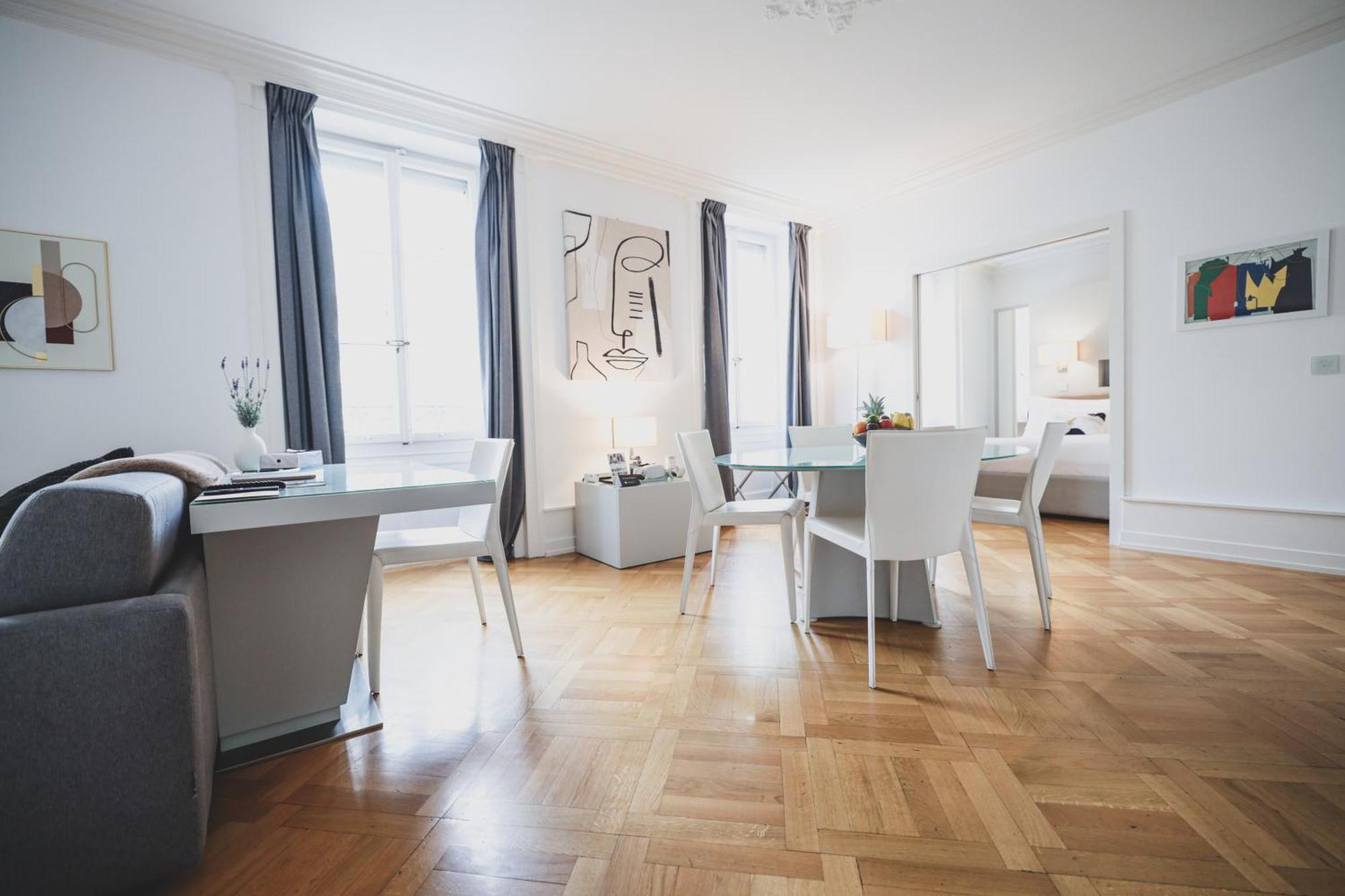 Deluxe One-Bedroom Apartment Air-conditioned 60 sqm
