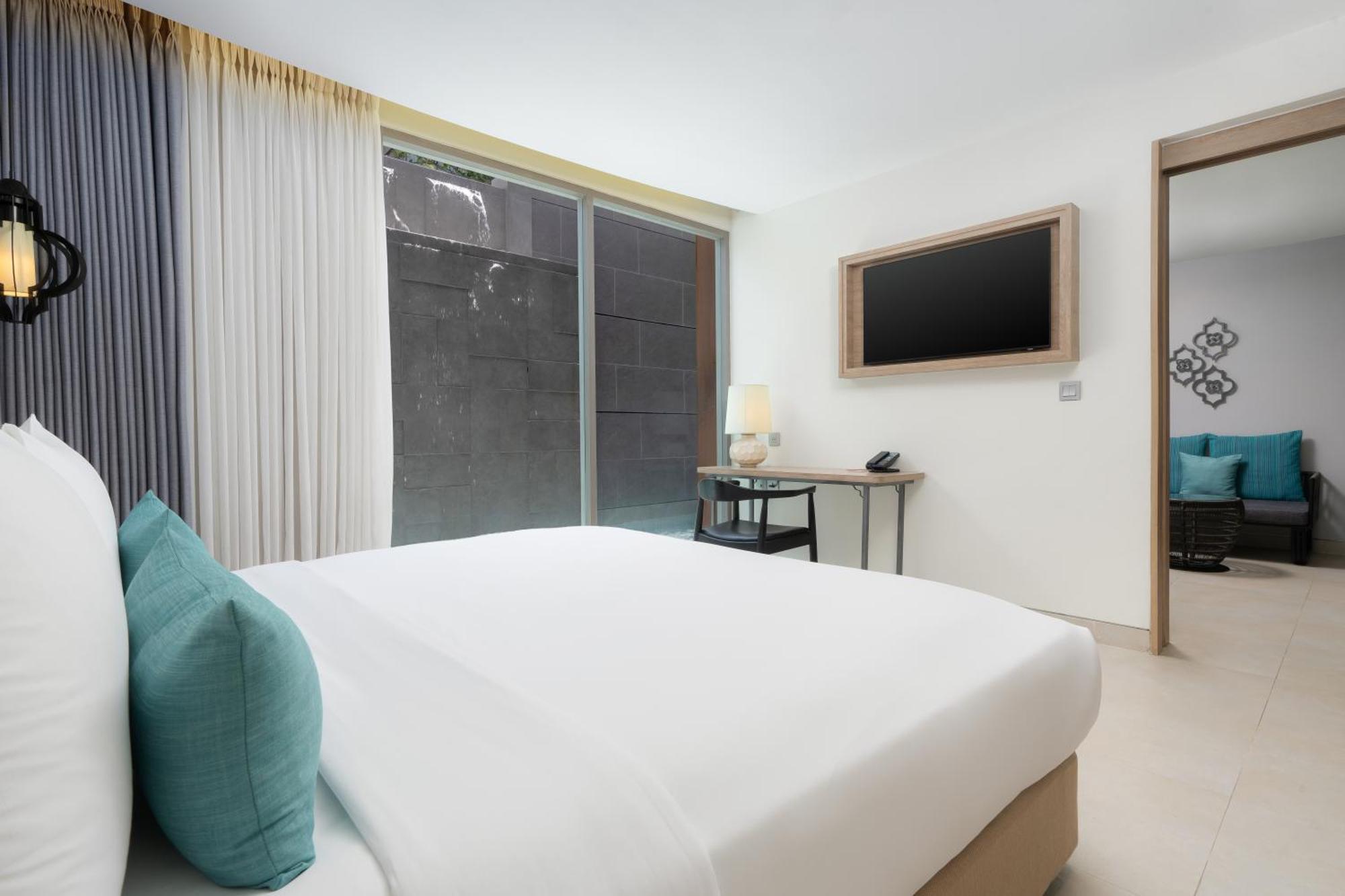 One-Bedroom Suite Pool Access