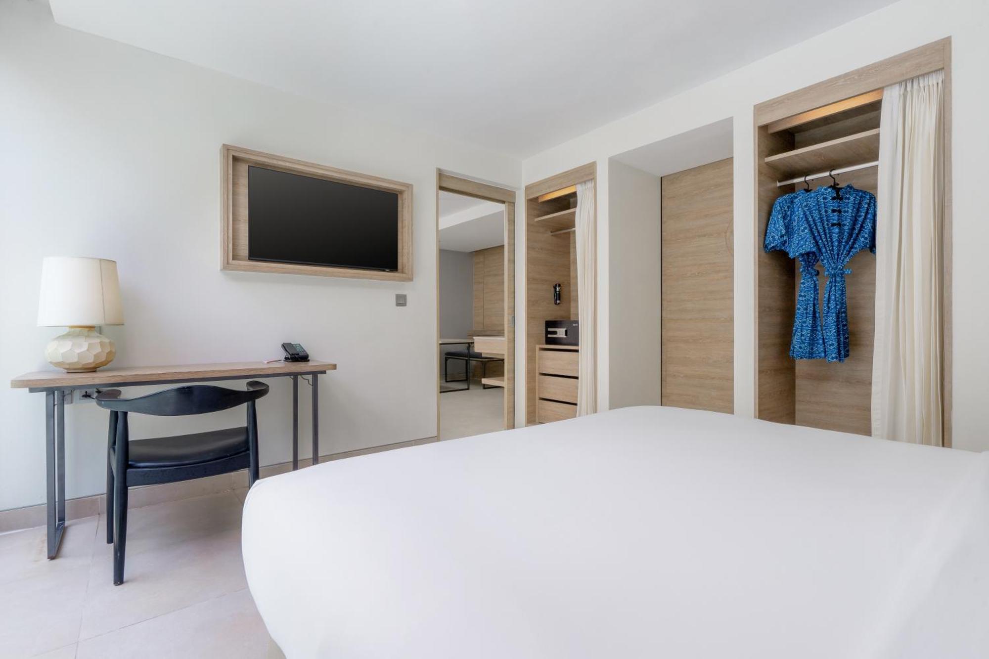 One-Bedroom Suite Pool Access