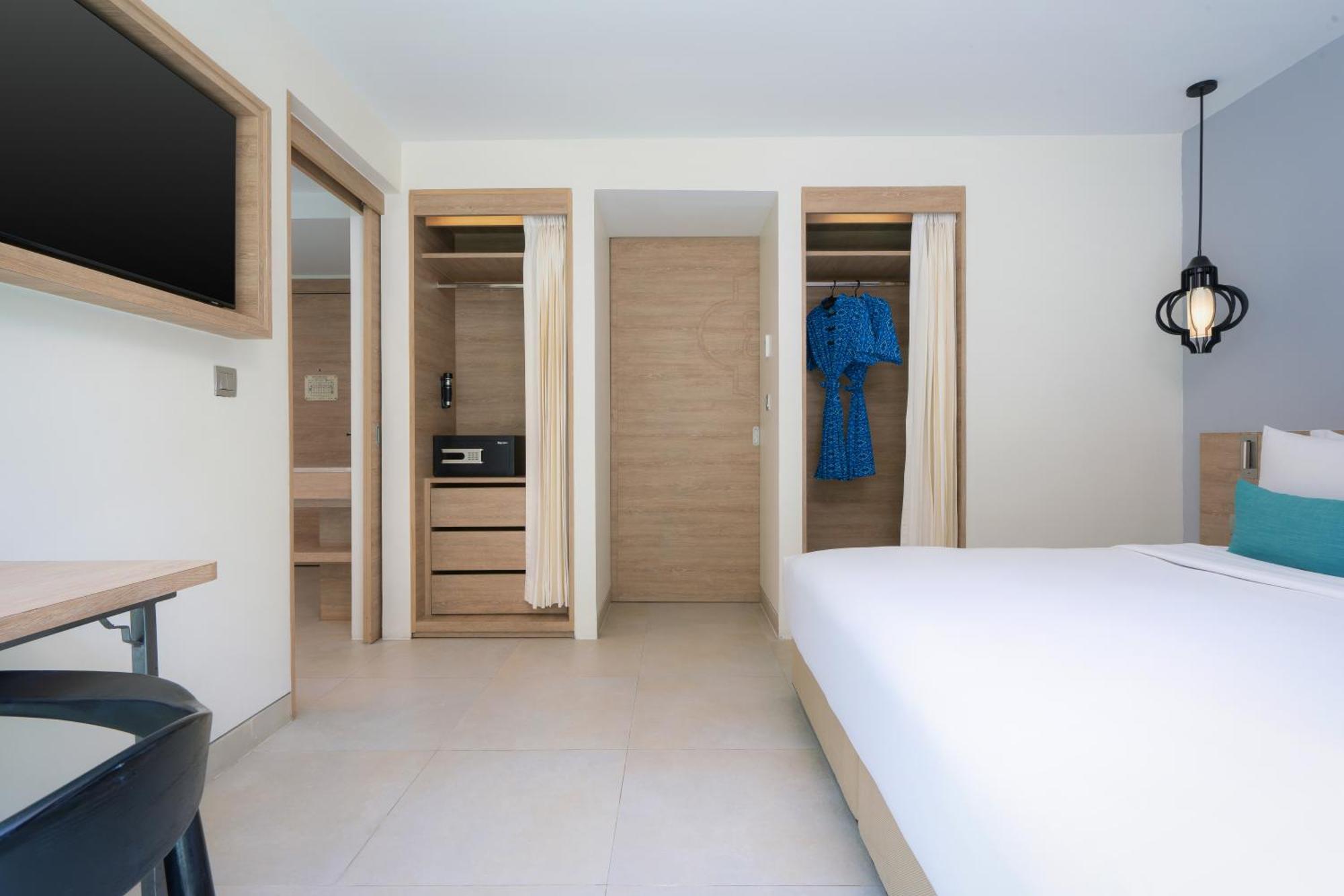 One-Bedroom Suite Pool Access