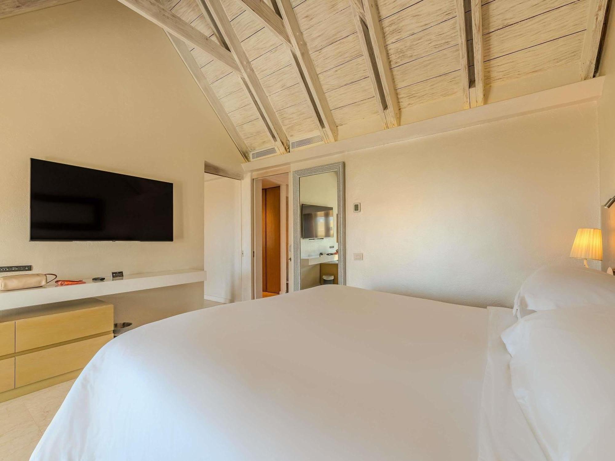 Junior Suite mit Kingsize-Bett, Balkon und Meerblick – obere Etage