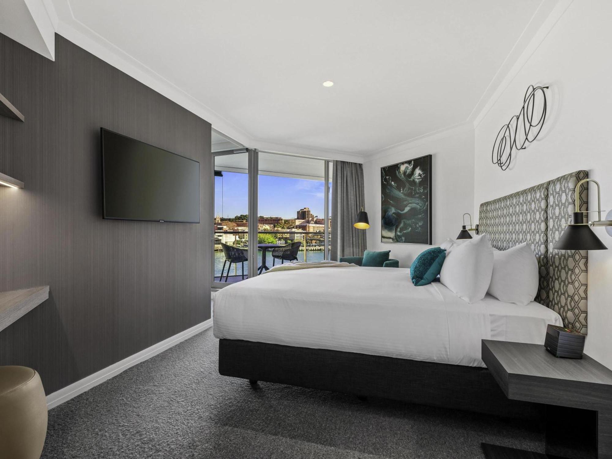 Deluxe One-Bedroom Apartment Harbour View