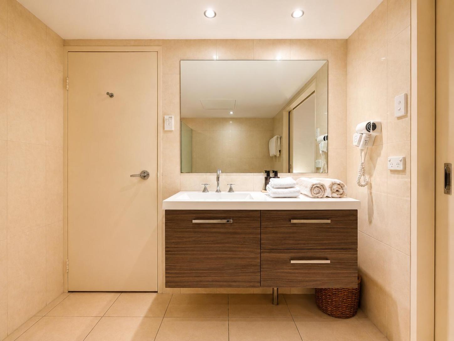 Deluxe One-Bedroom Apartment