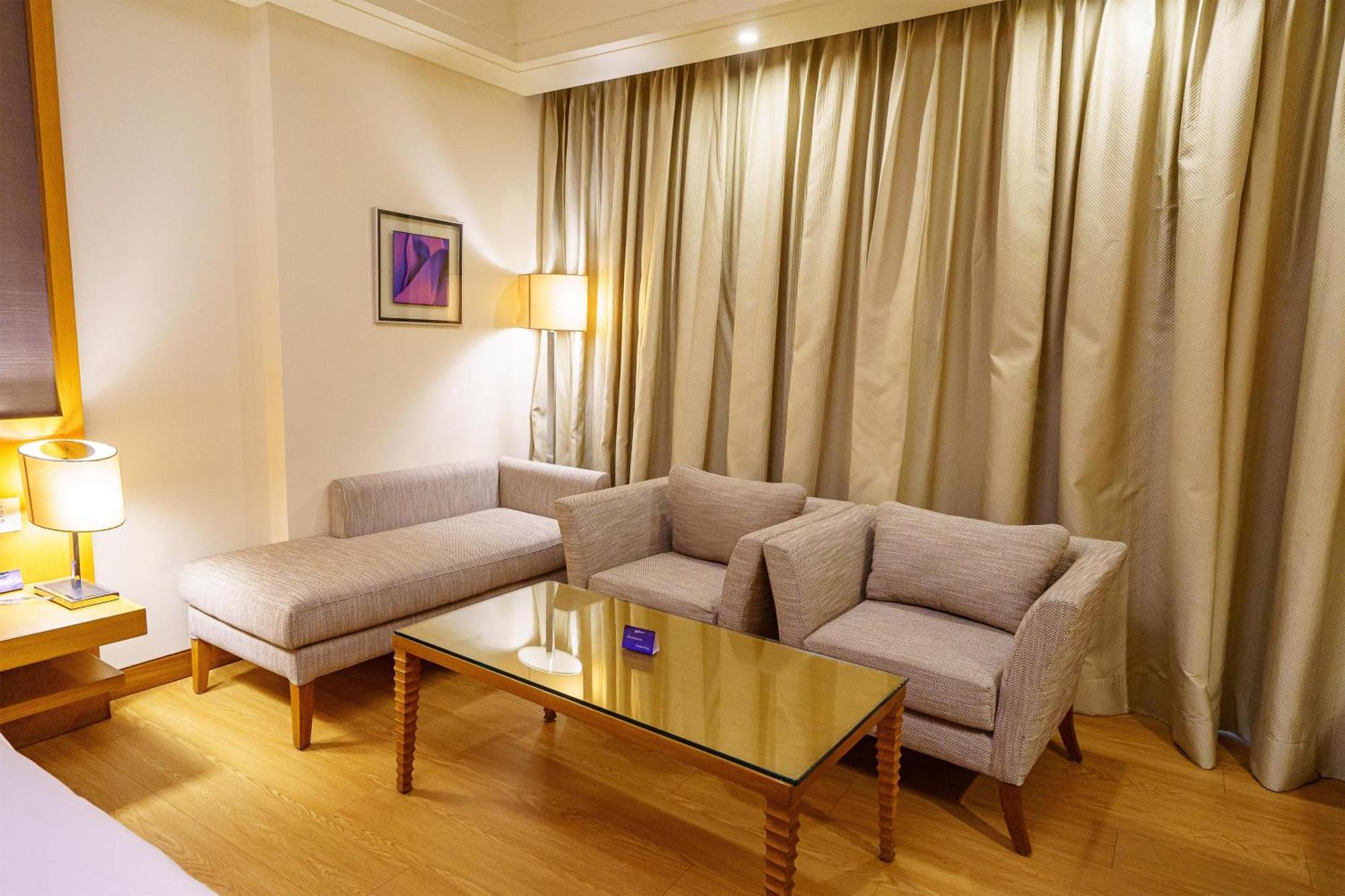 Deluxe Double or Twin Room of Food & Soft Beverages Hotel Credit of INR 1000 on Food Soft Beverages Restaurants only