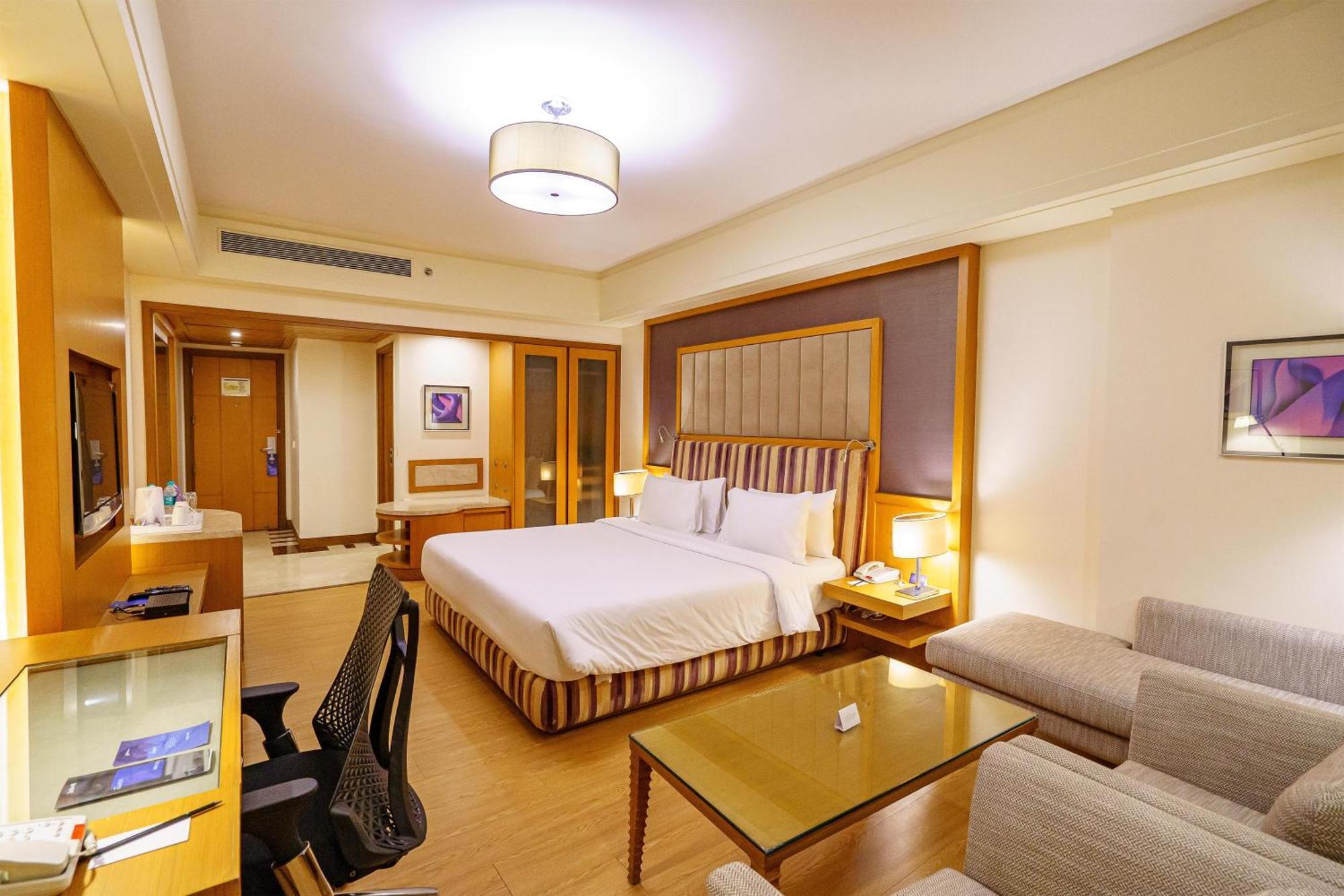 Deluxe Double or Twin Room of Food & Soft Beverages Hotel Credit of INR 1000 on Food Soft Beverages Restaurants only