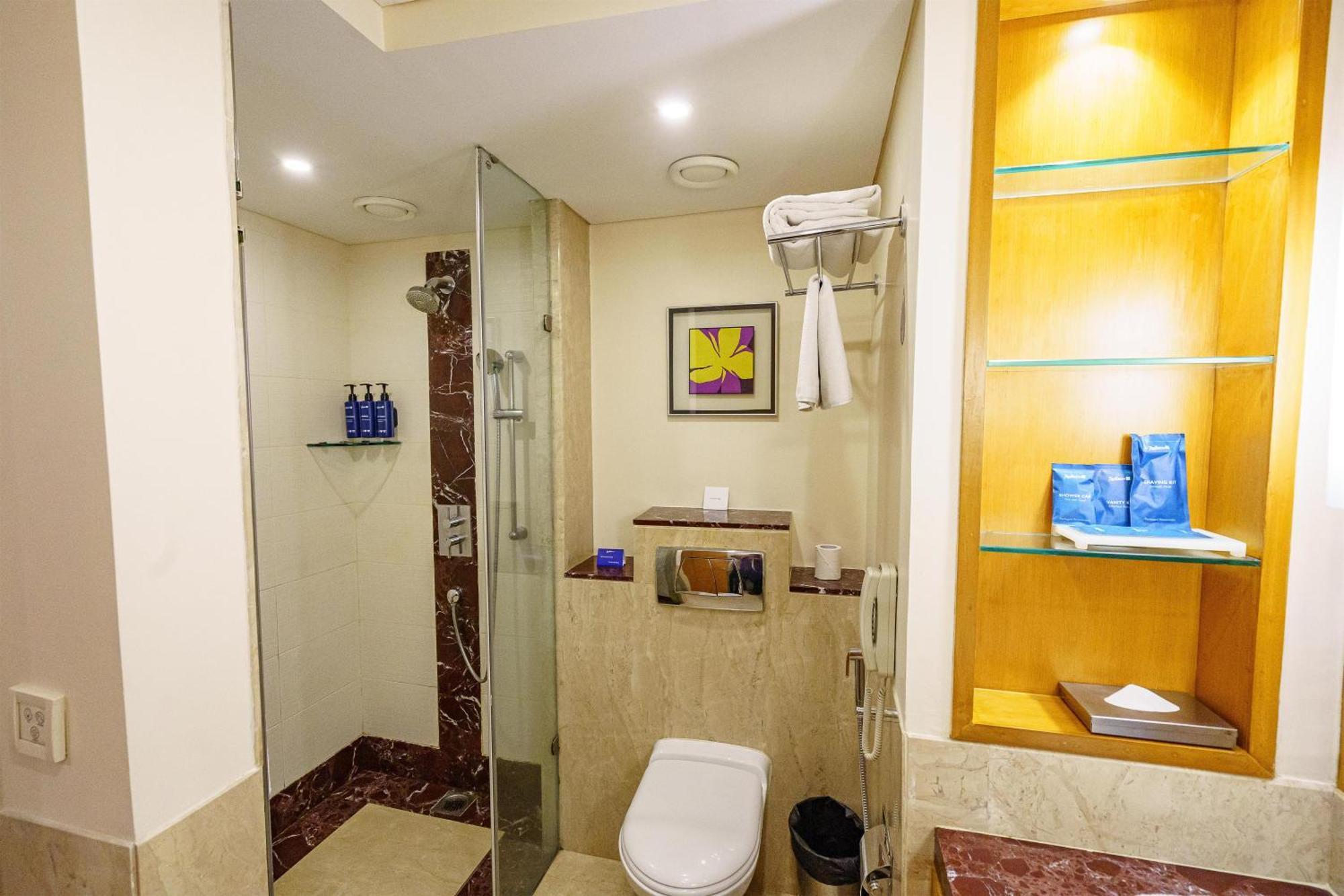 Deluxe Double or Twin Room of Food & Soft Beverages Hotel Credit of INR 1000 on Food Soft Beverages Restaurants only