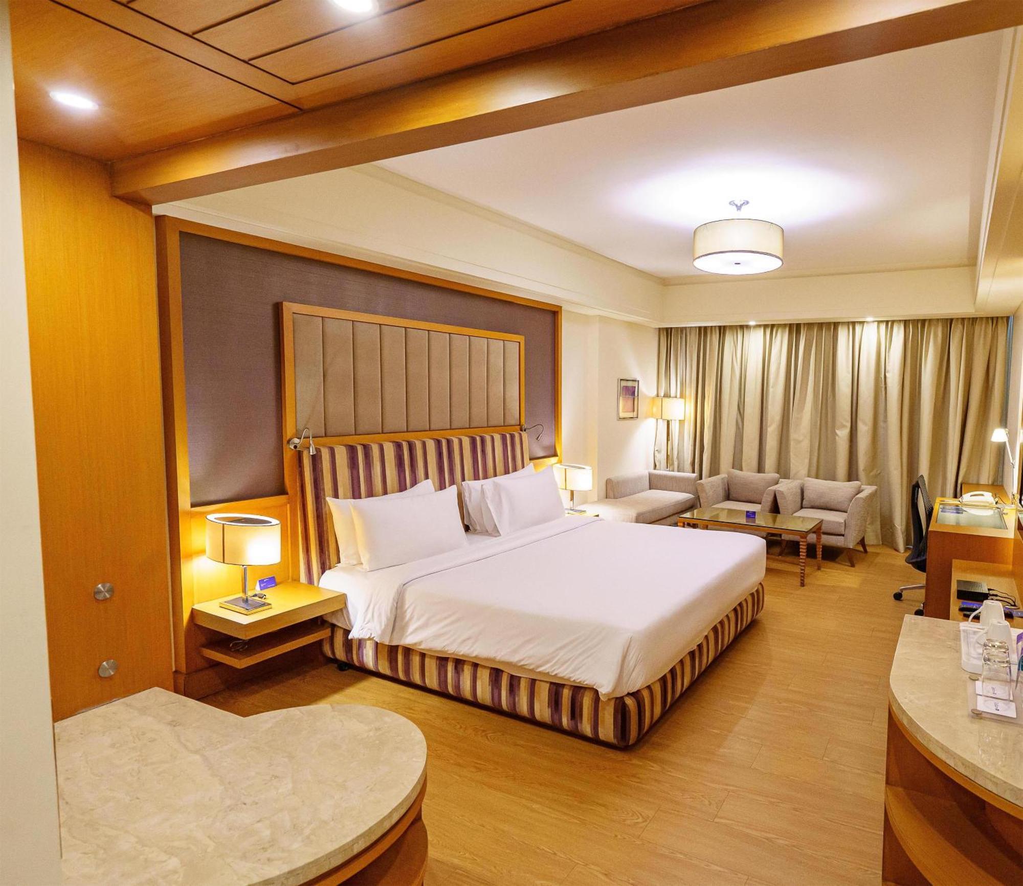 Deluxe Double or Twin Room of Food & Soft Beverages Hotel Credit of INR 1000 on Food Soft Beverages Restaurants only