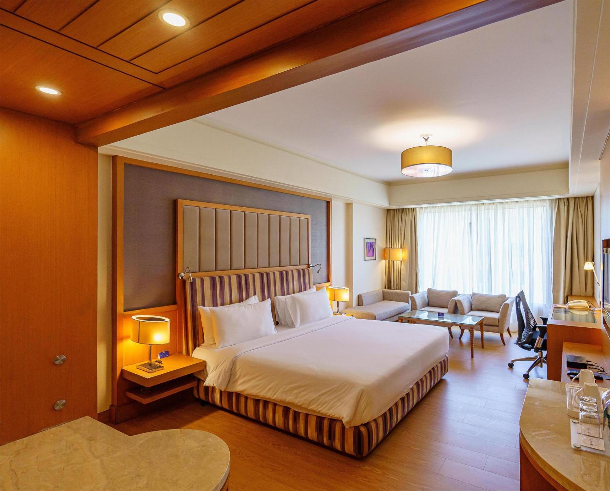 Deluxe Double or Twin Room of Food & Soft Beverages Hotel Credit of INR 1000 on Food Soft Beverages Restaurants only
