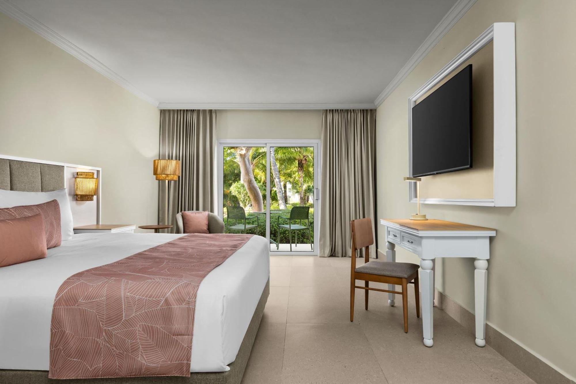 Standard King Room Tropical View