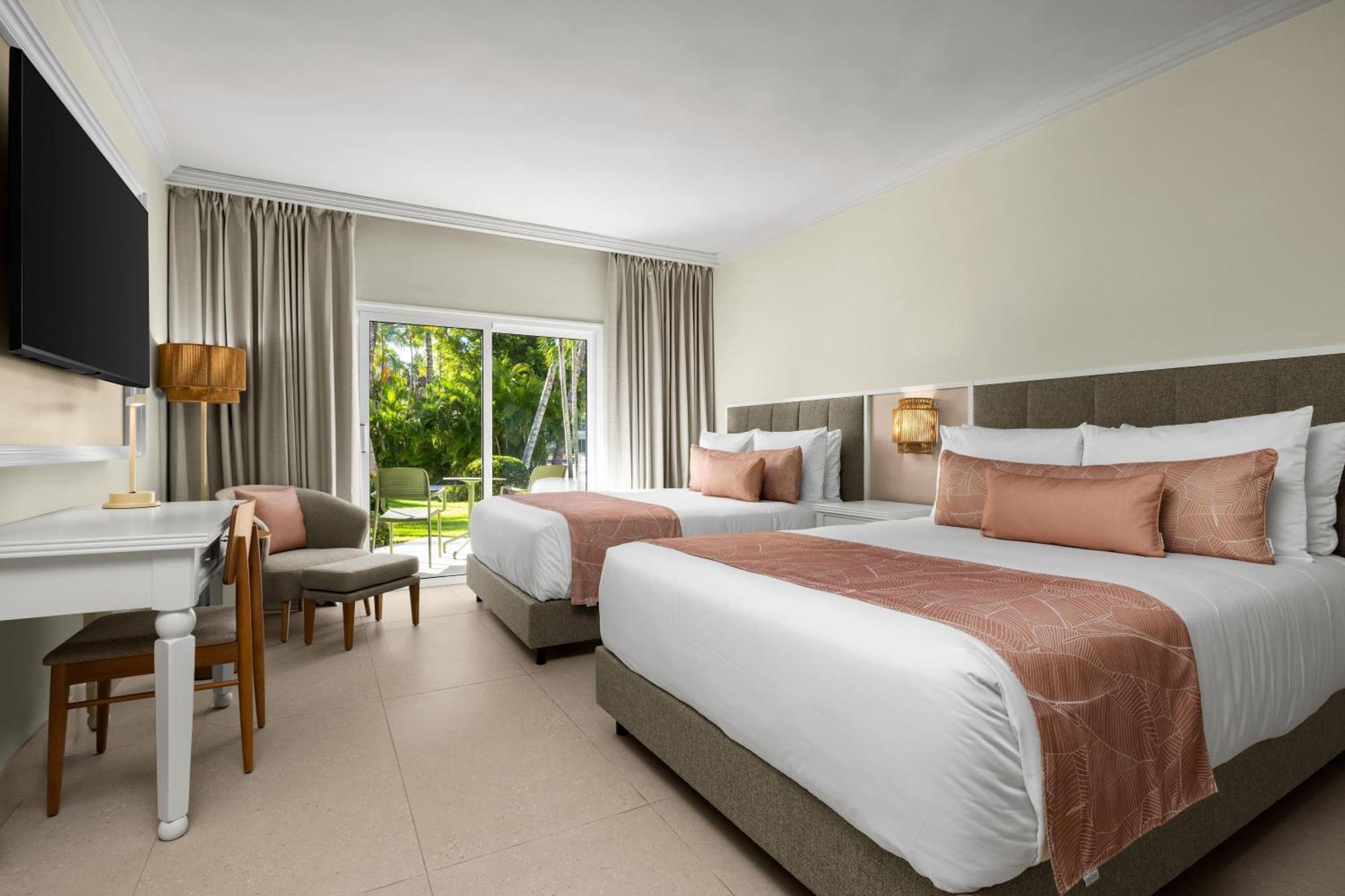 Standard Queen Room Two Queen Beds Tropical View,1770918086:JPEG