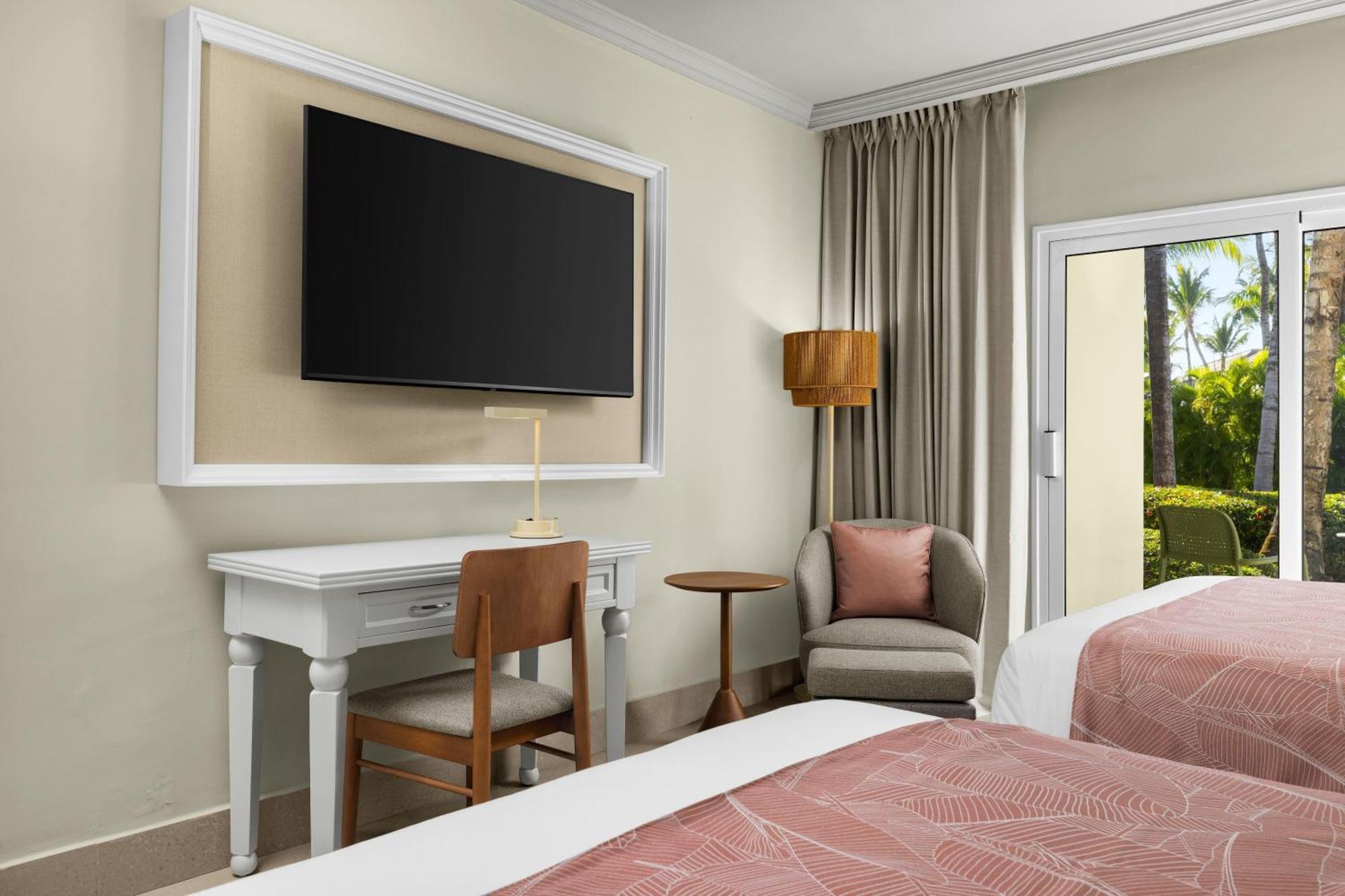 Standard Queen Room Two Queen Beds Tropical View