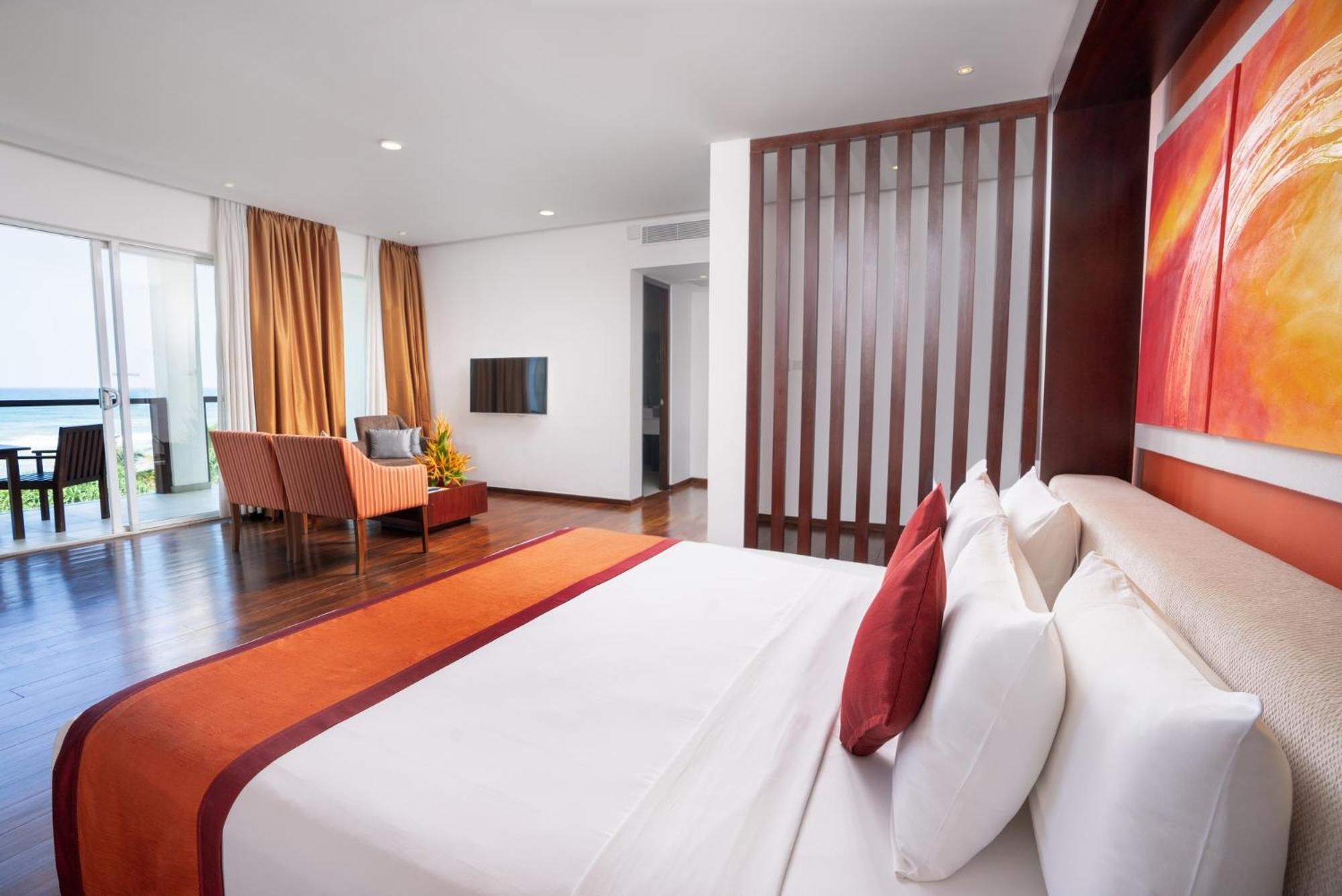 Deluxe Suite F&B | Early check & Late check-out upon availability
