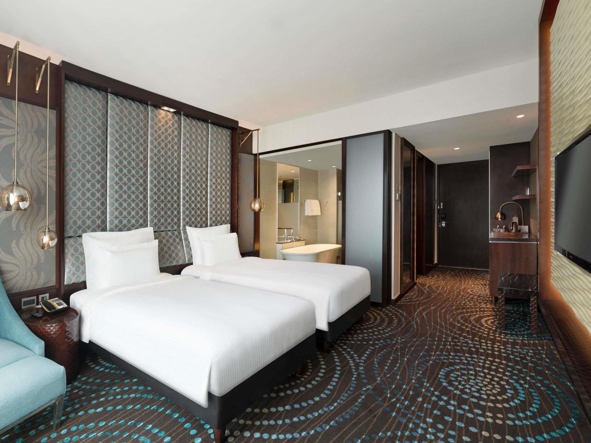 Deluxe Twin Room Bathtub