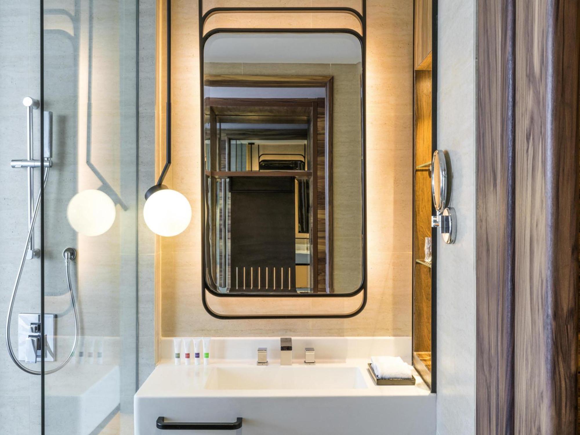 Swiss Signature King Room with Bay View