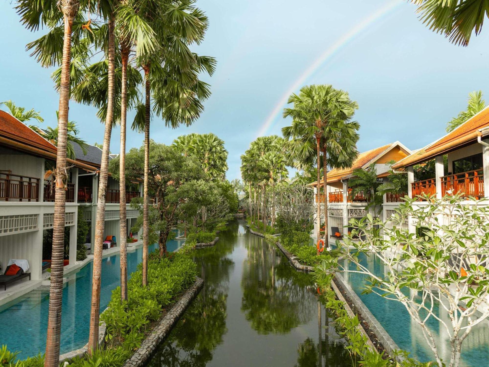 Deluxe Twin Room Pool Access
