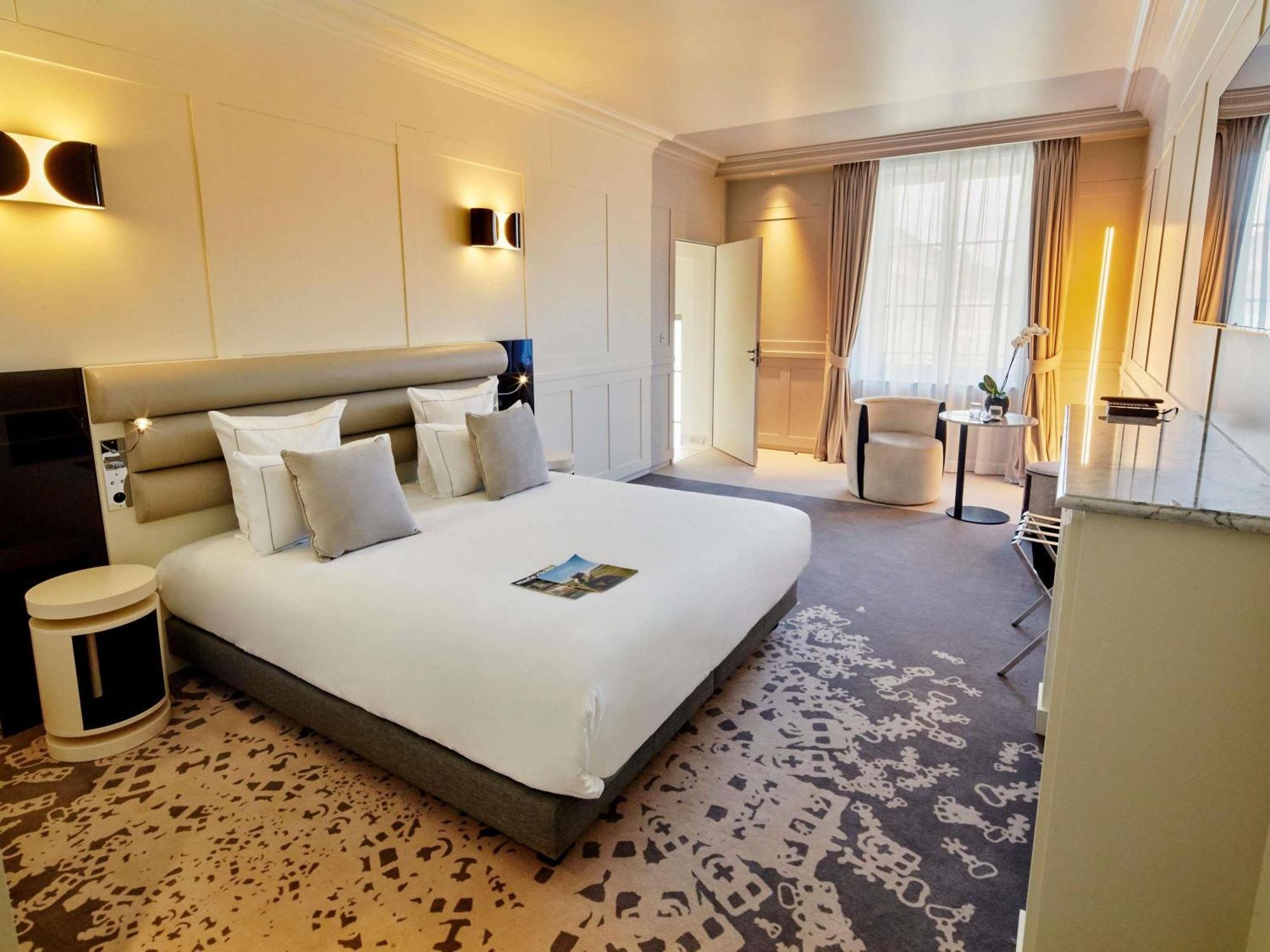 Deluxe Room Large Bed