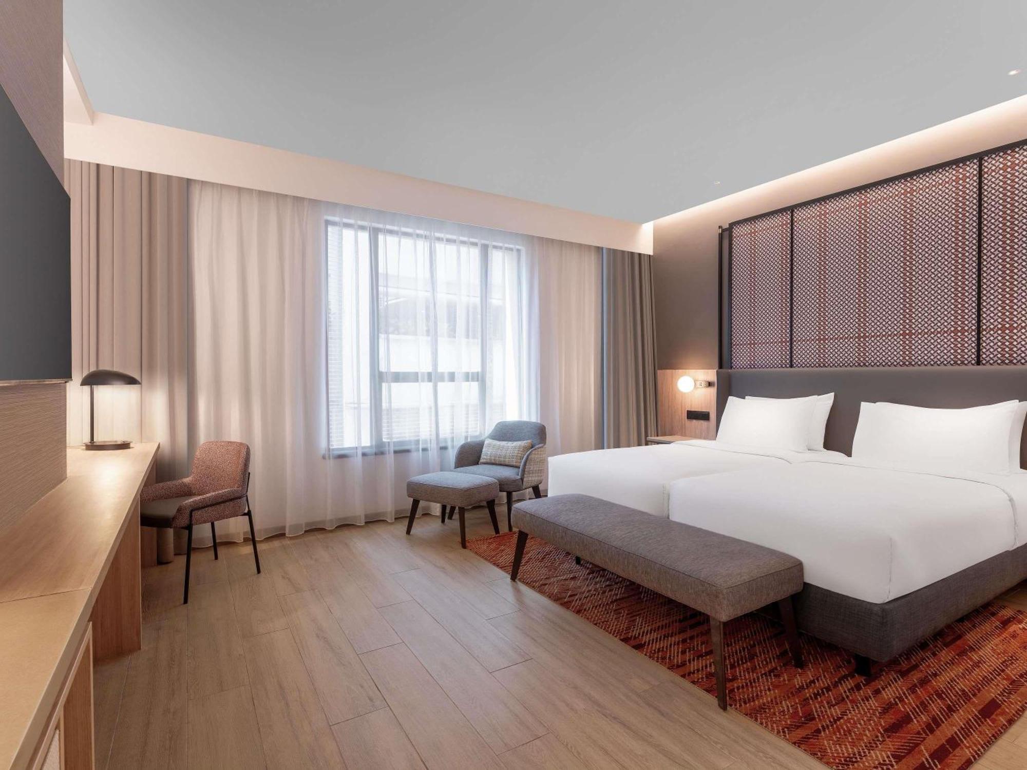 Deluxe Room Twin Beds