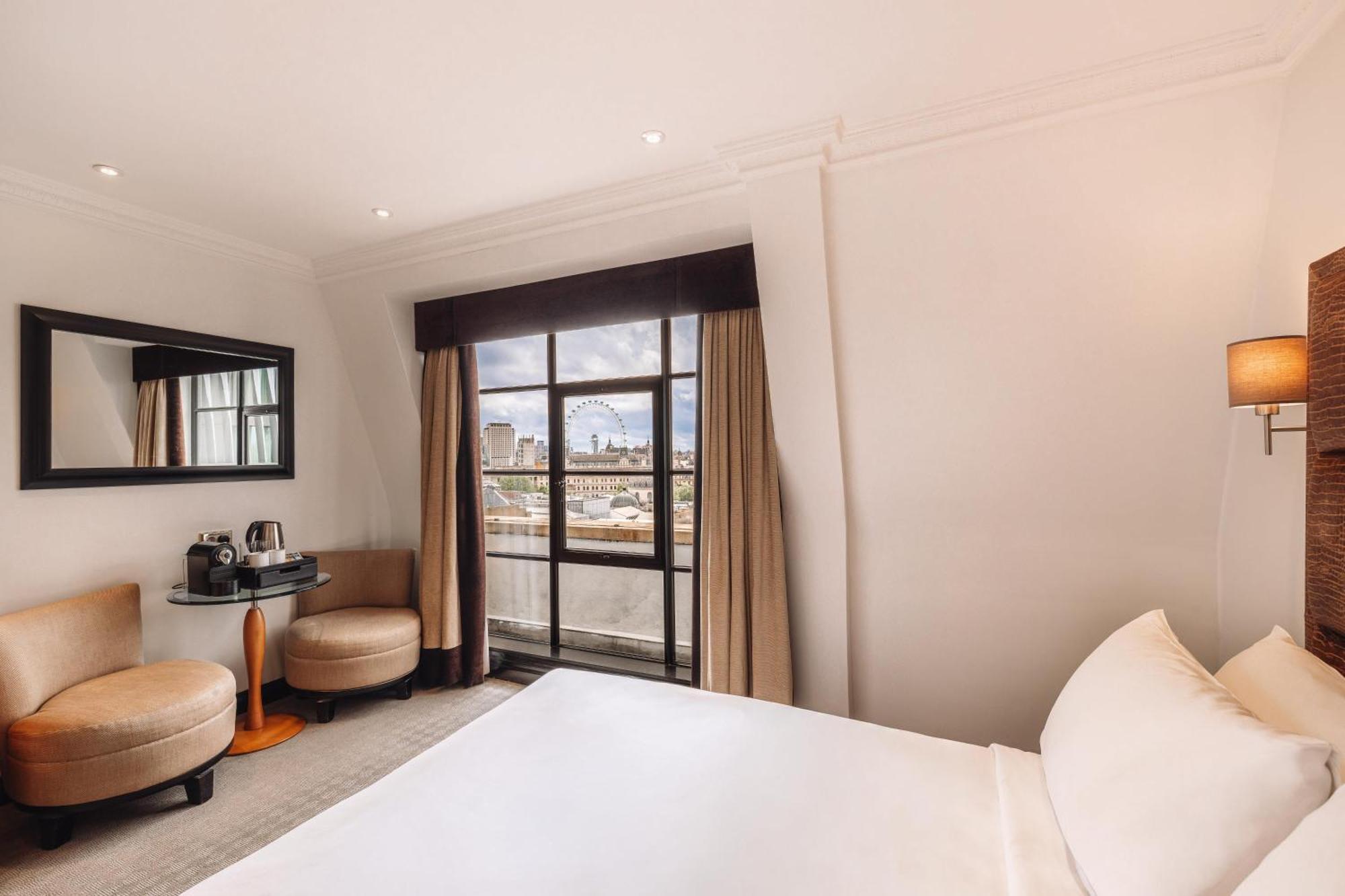 Superior Double Room London Eye View