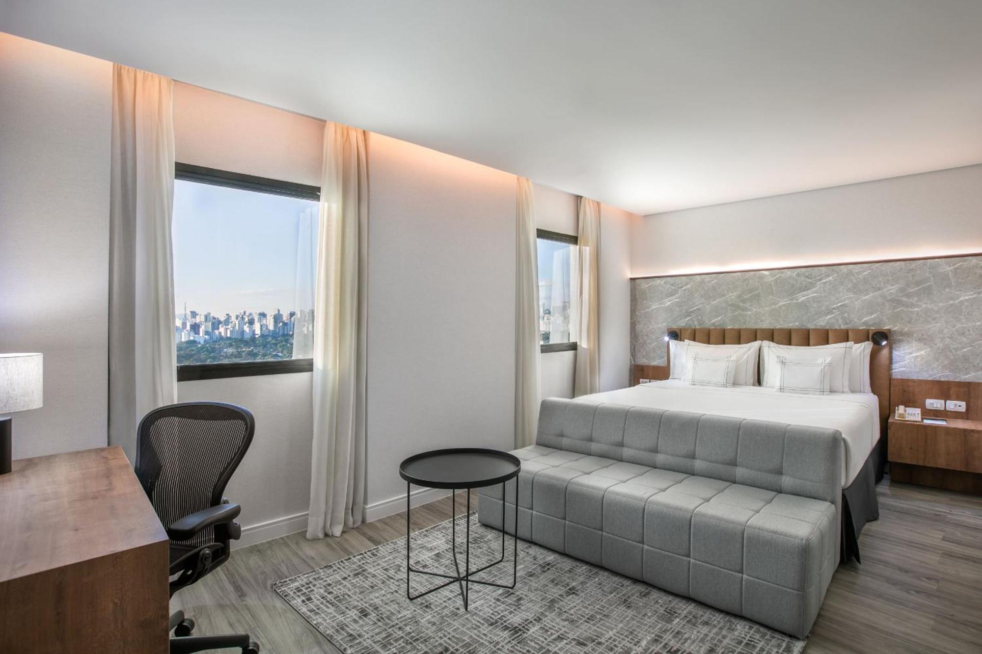 Grand Premium King Bed