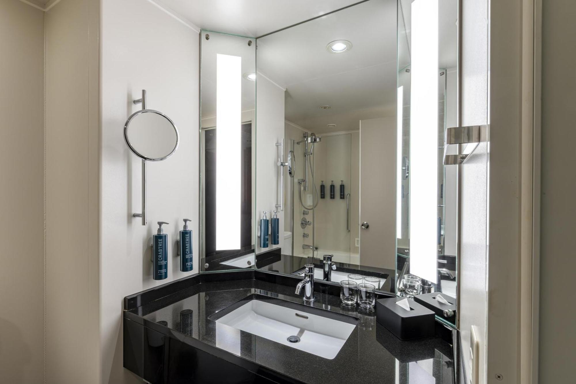Twin Hilton Room