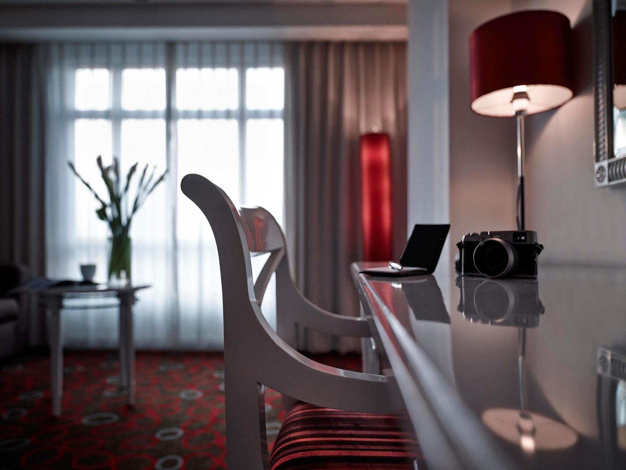 Superior King Room City View