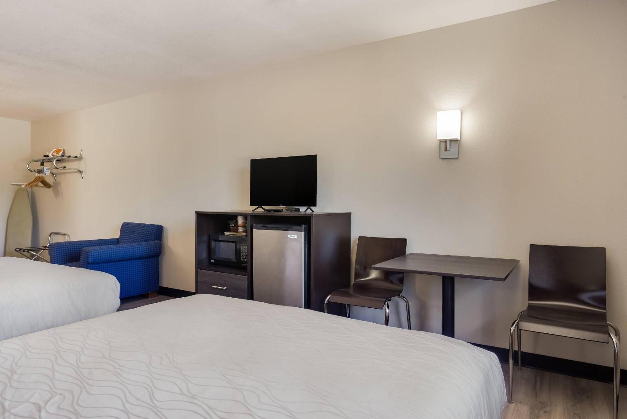 Queen Room Two Queen Beds Non-Smoking or No Pets