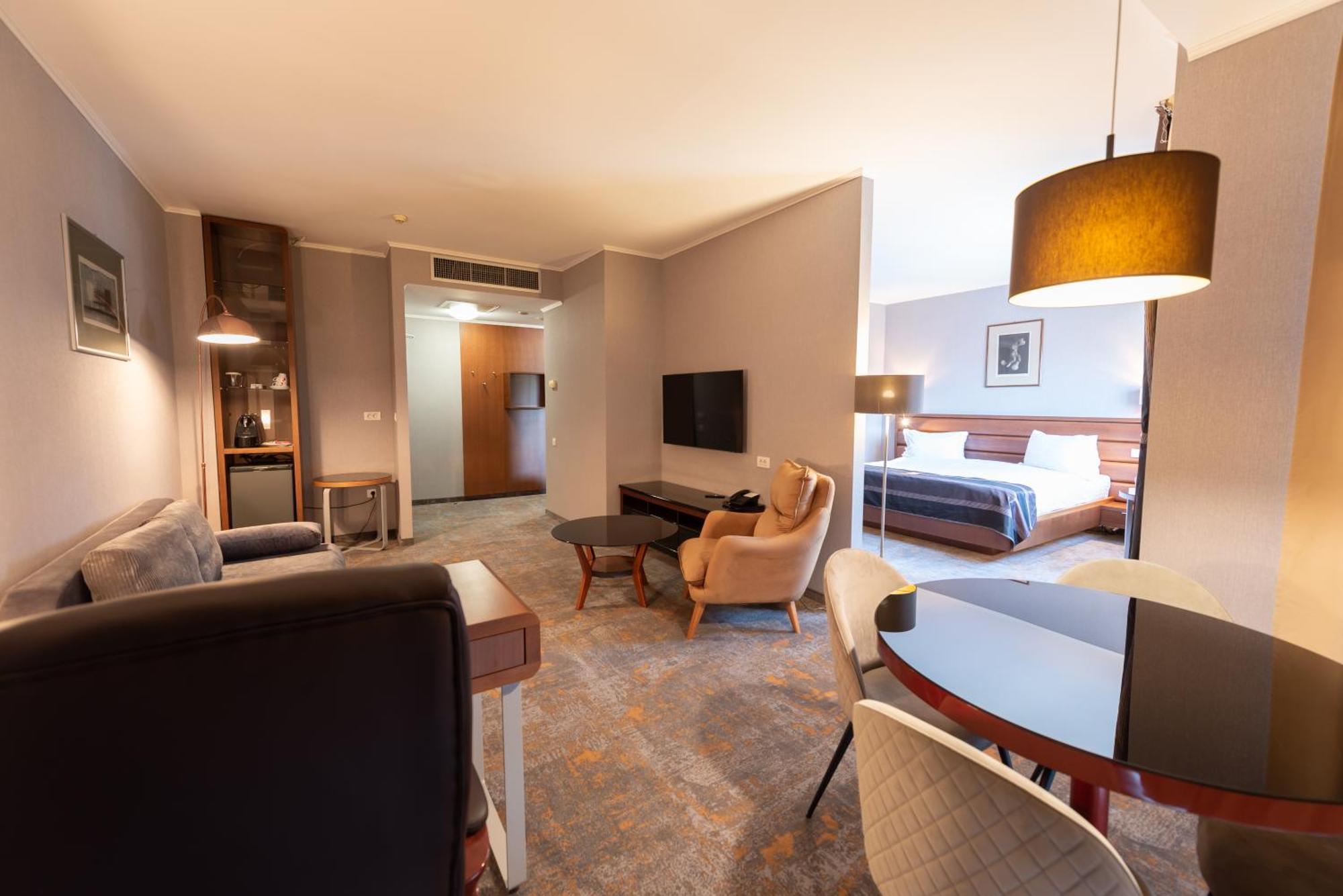 Premium Deluxe Suite