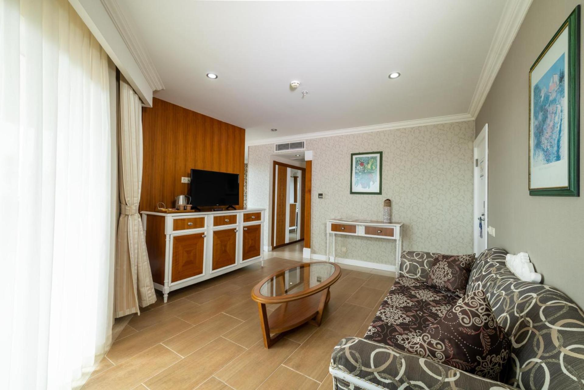 Honeymoon Suite
