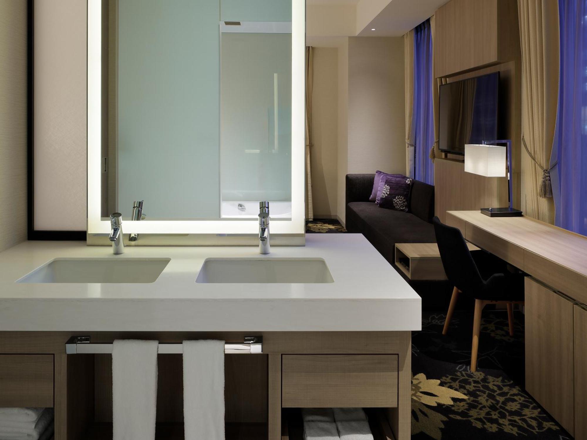 Deluxe Corner Twin Room