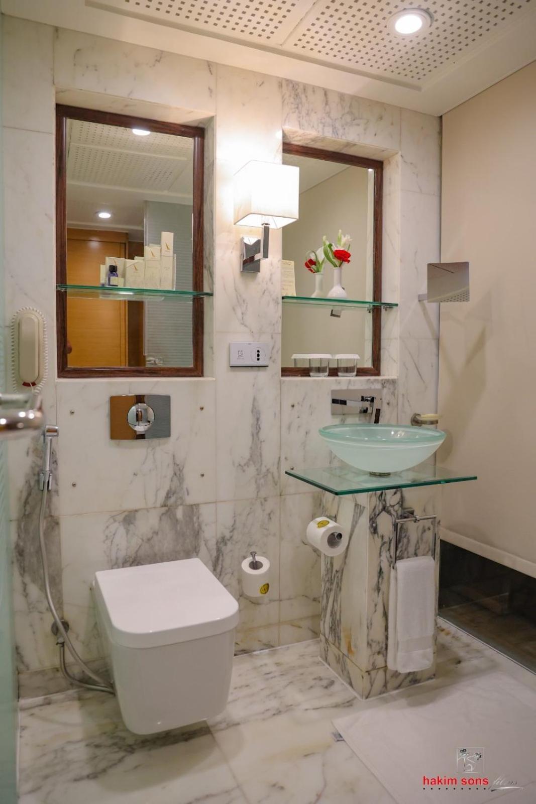 Avari World Traveler King Room