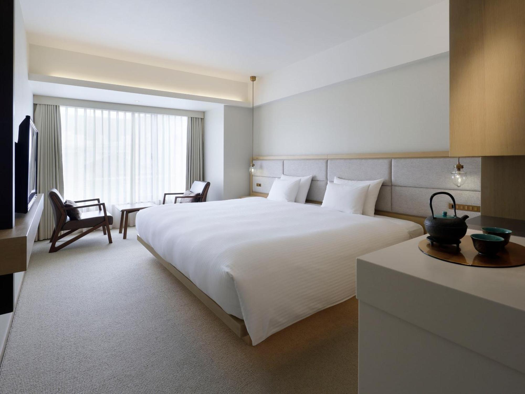 Superior Wide King Room Non-Smoking
