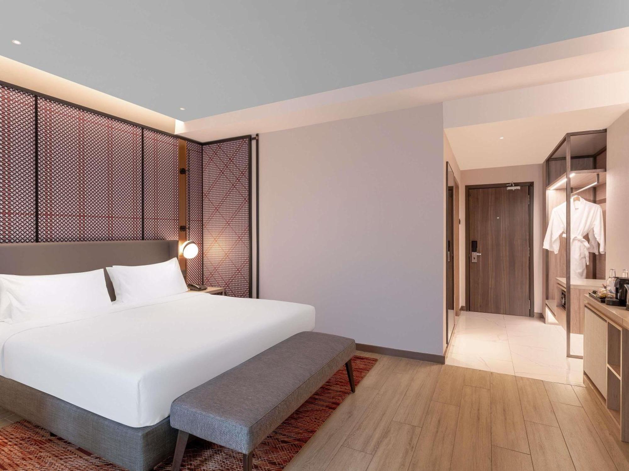 Deluxe king bed room