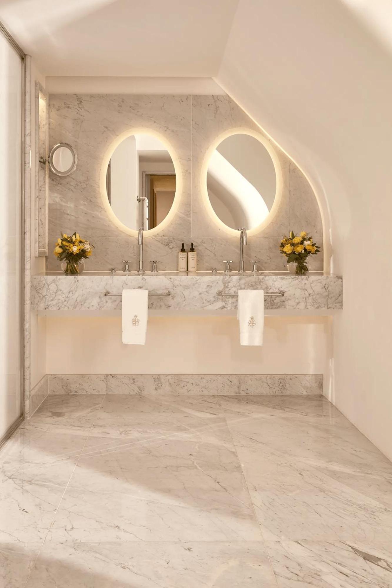 Claridge’s Balcony Room