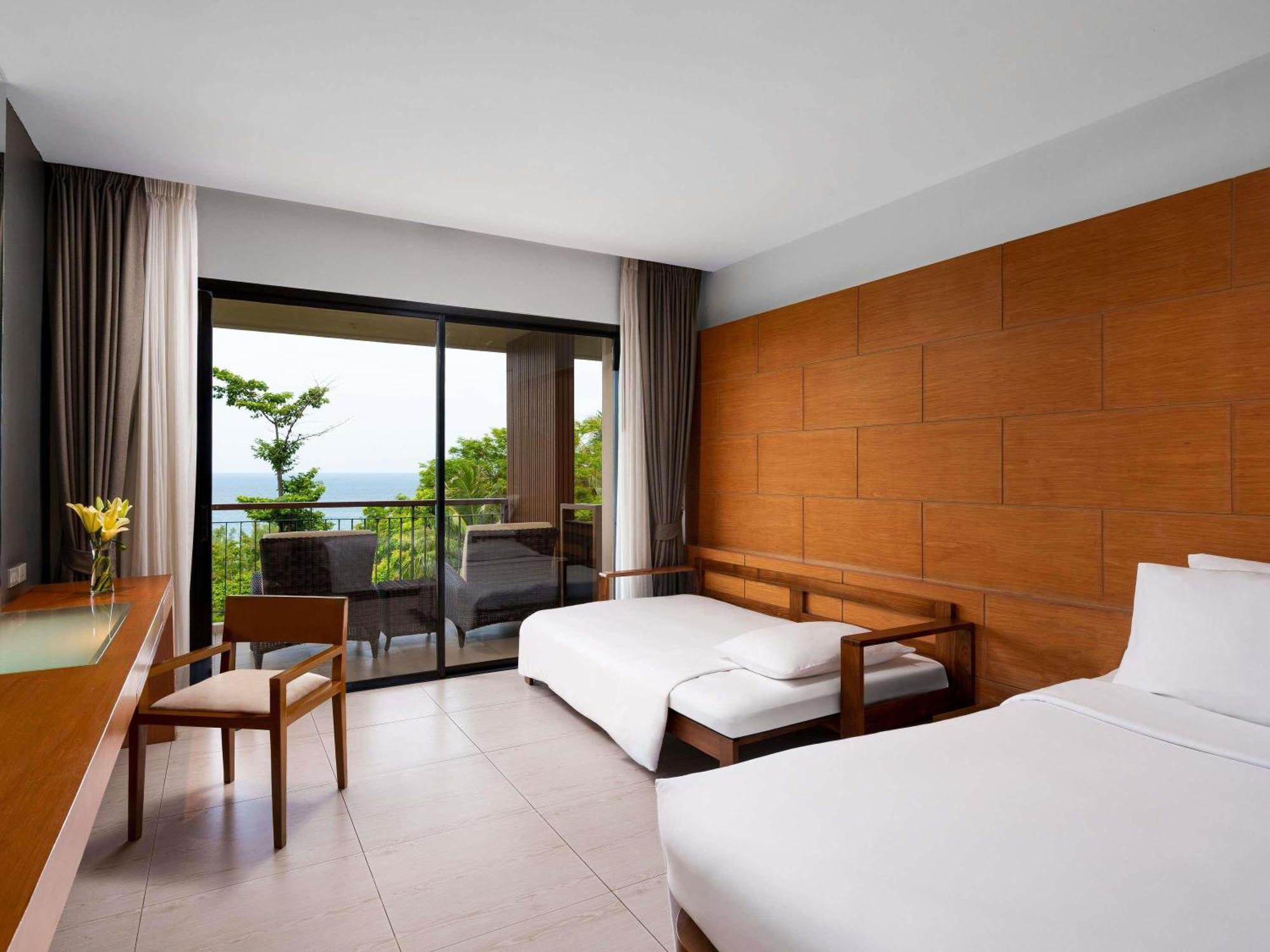 Deluxe King Room Balcony Sea View