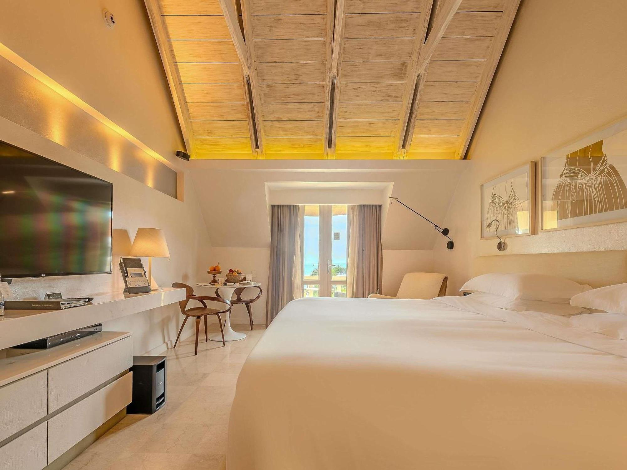 Deluxe King Room balcony Ocean view High floor