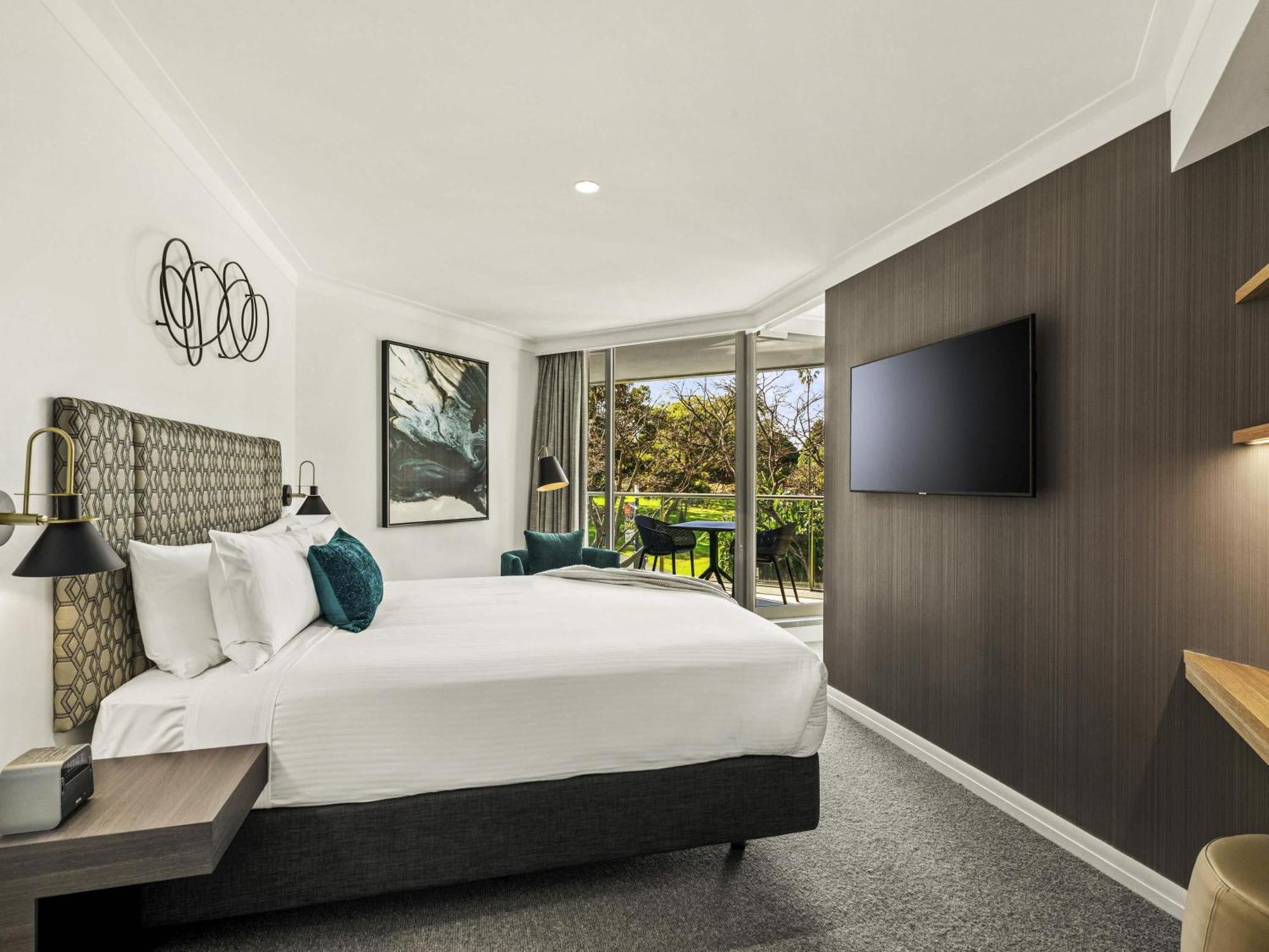 Deluxe One-Bedroom Apartment Garden View