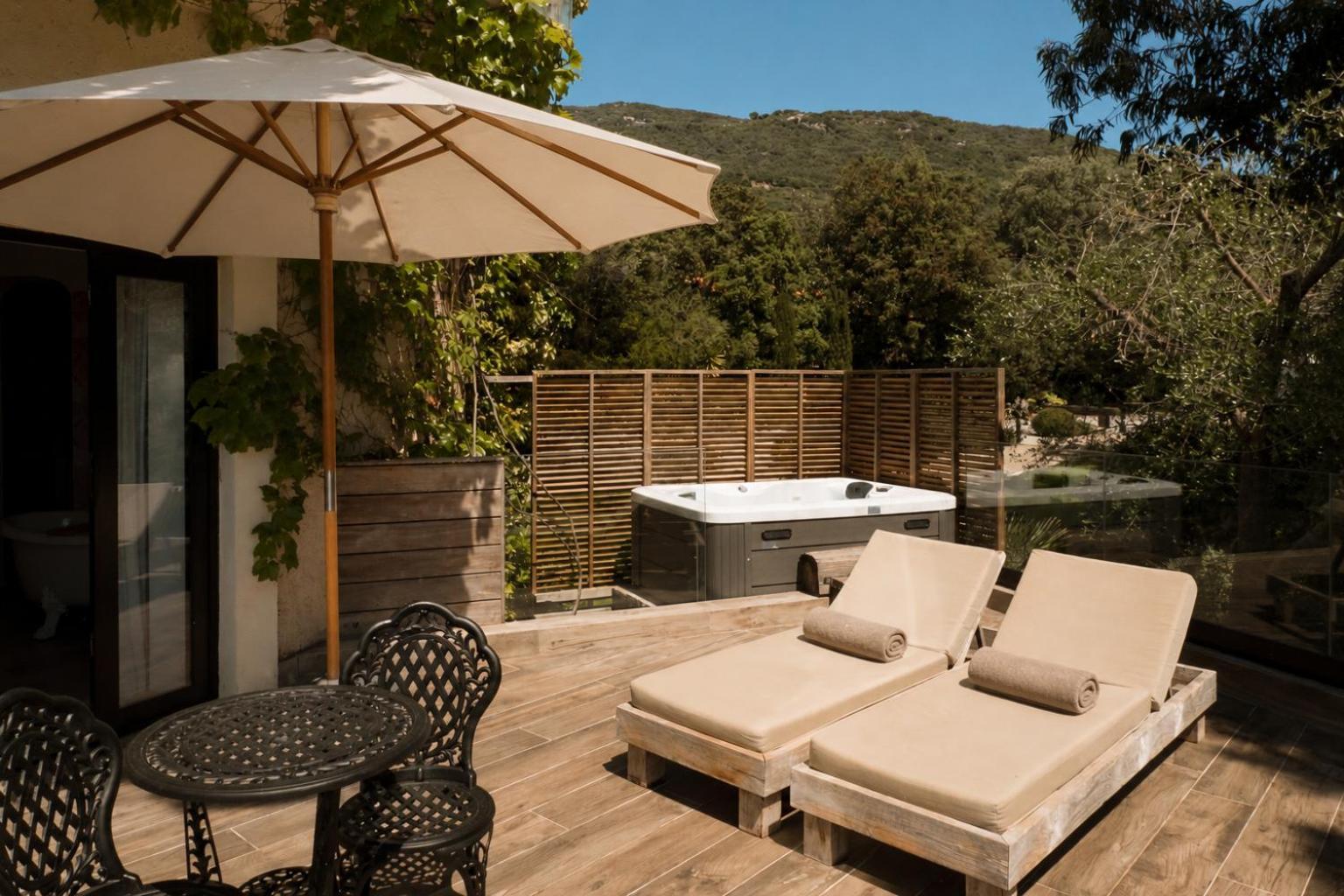 Chambre Classique avec Terrasse et Jacuzzi
