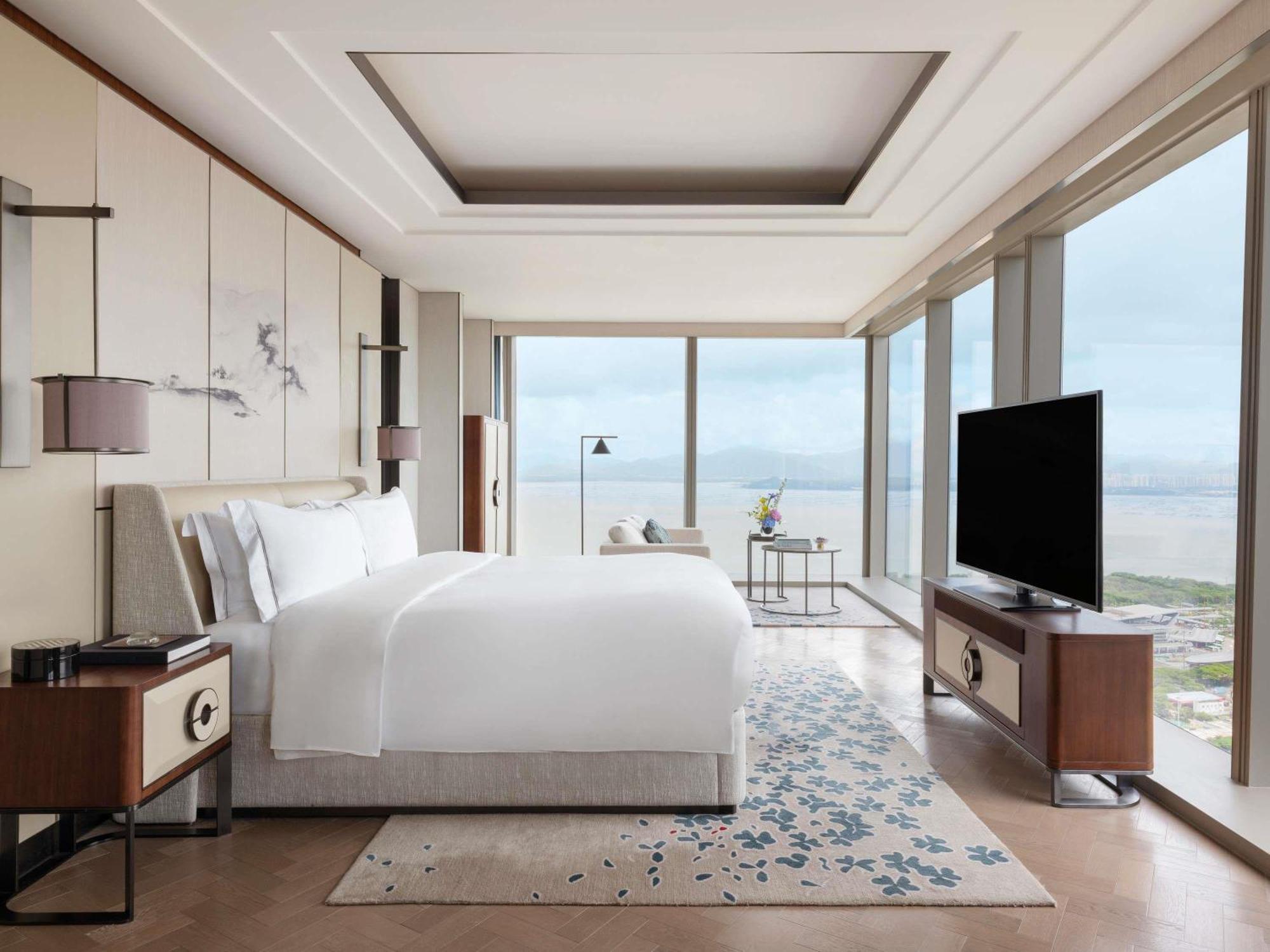 Premier King Room City Sea View