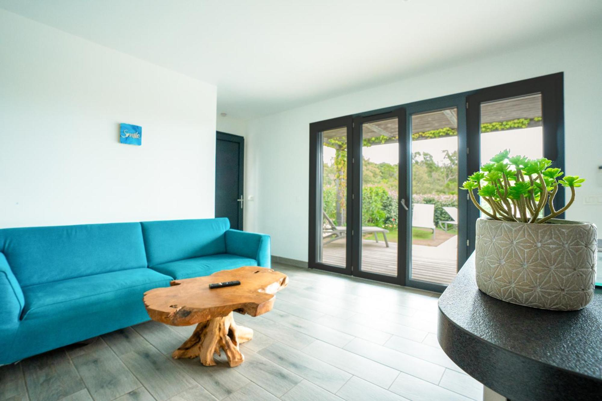 Three-Bedroom Duplex House Air Conditioning 4m Private Pool Terrace