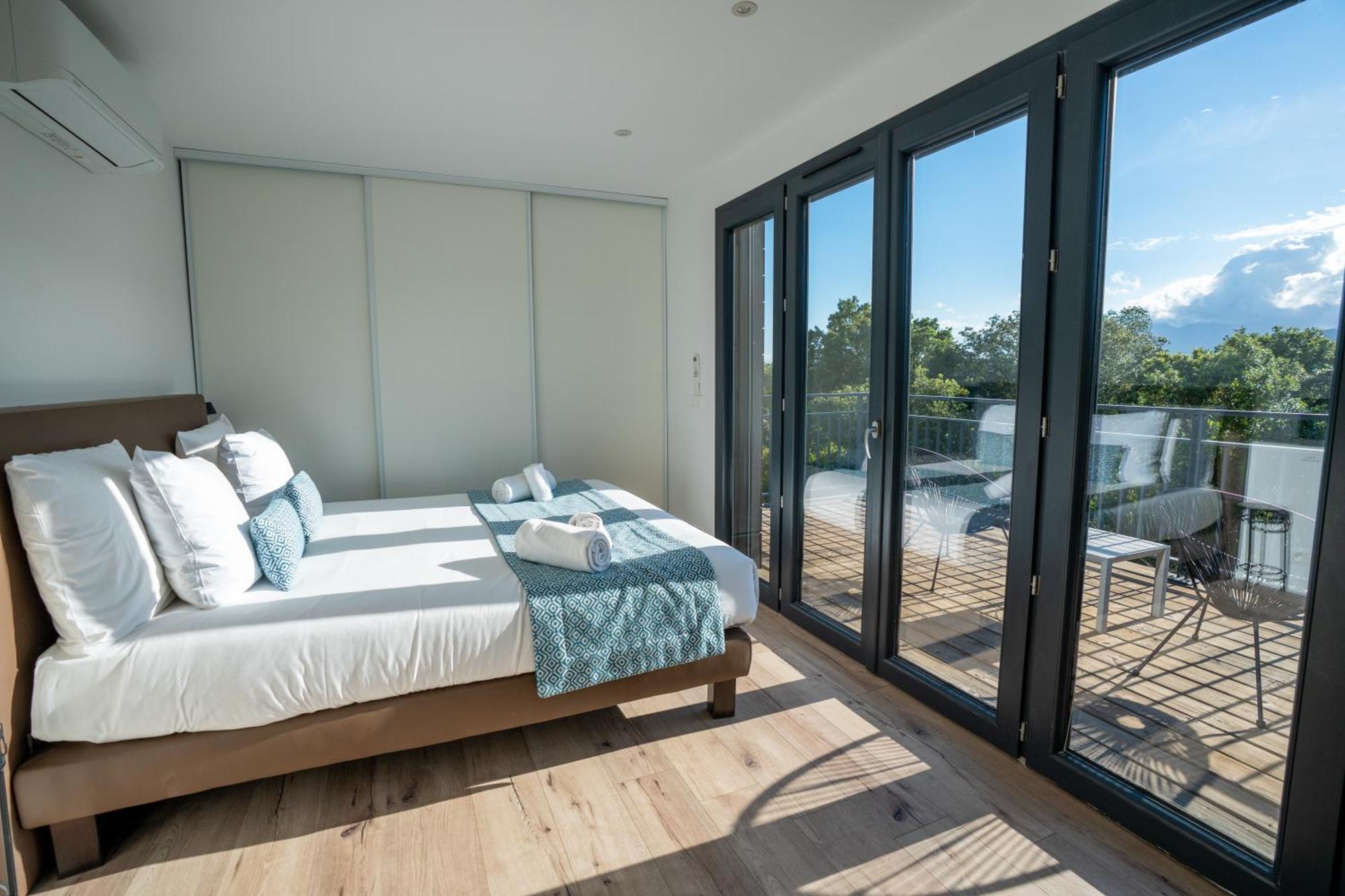 Three-Bedroom Duplex House Air Conditioning 4m Private Pool Terrace