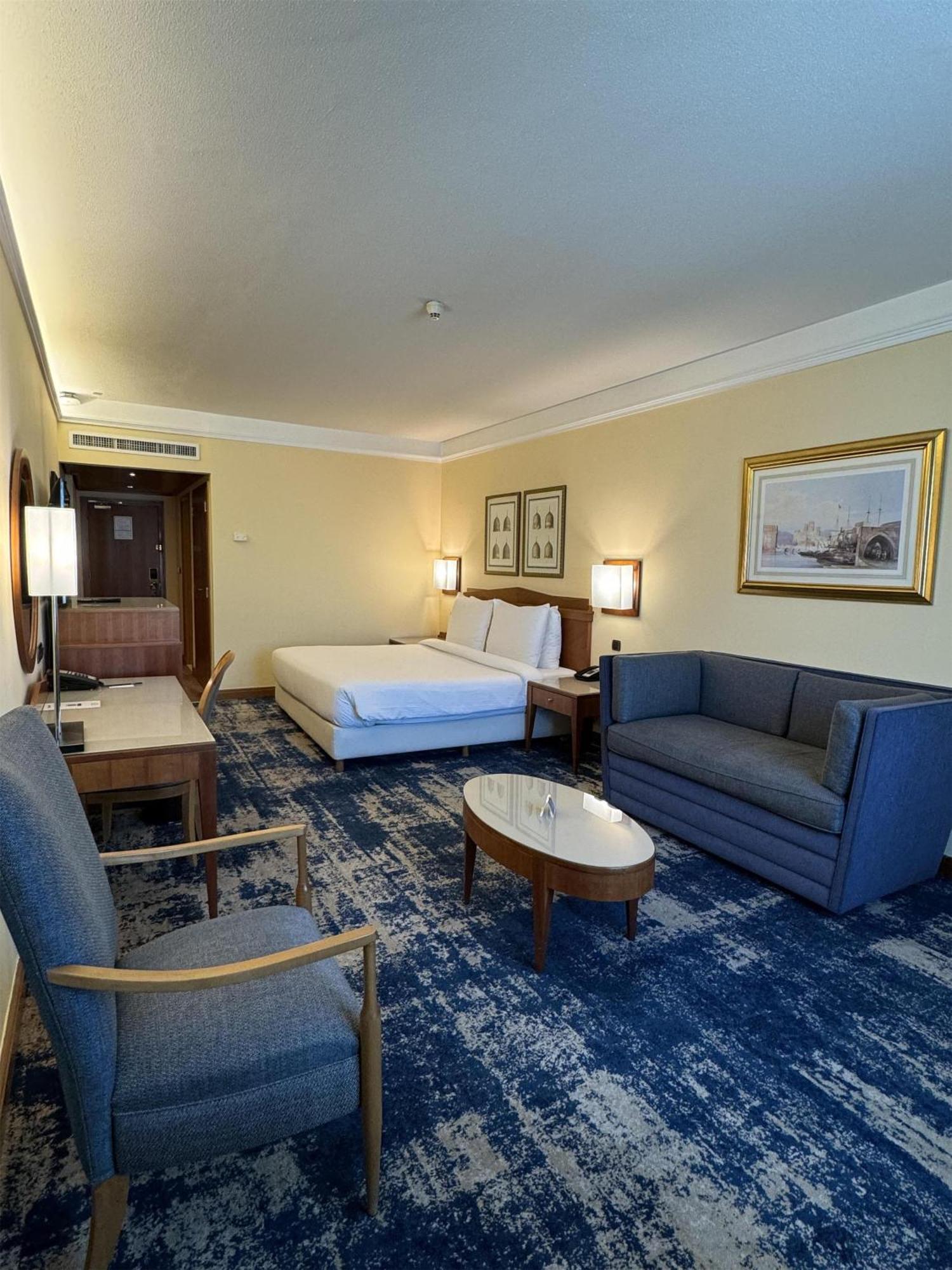 Executive Room Lounge Access