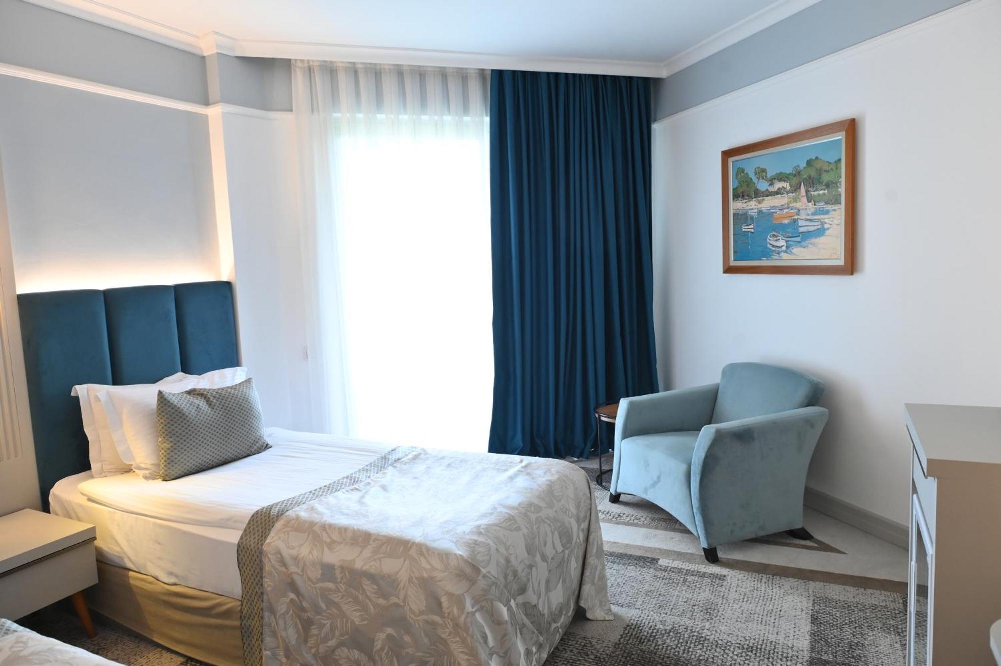 Double or Twin Room Garden View