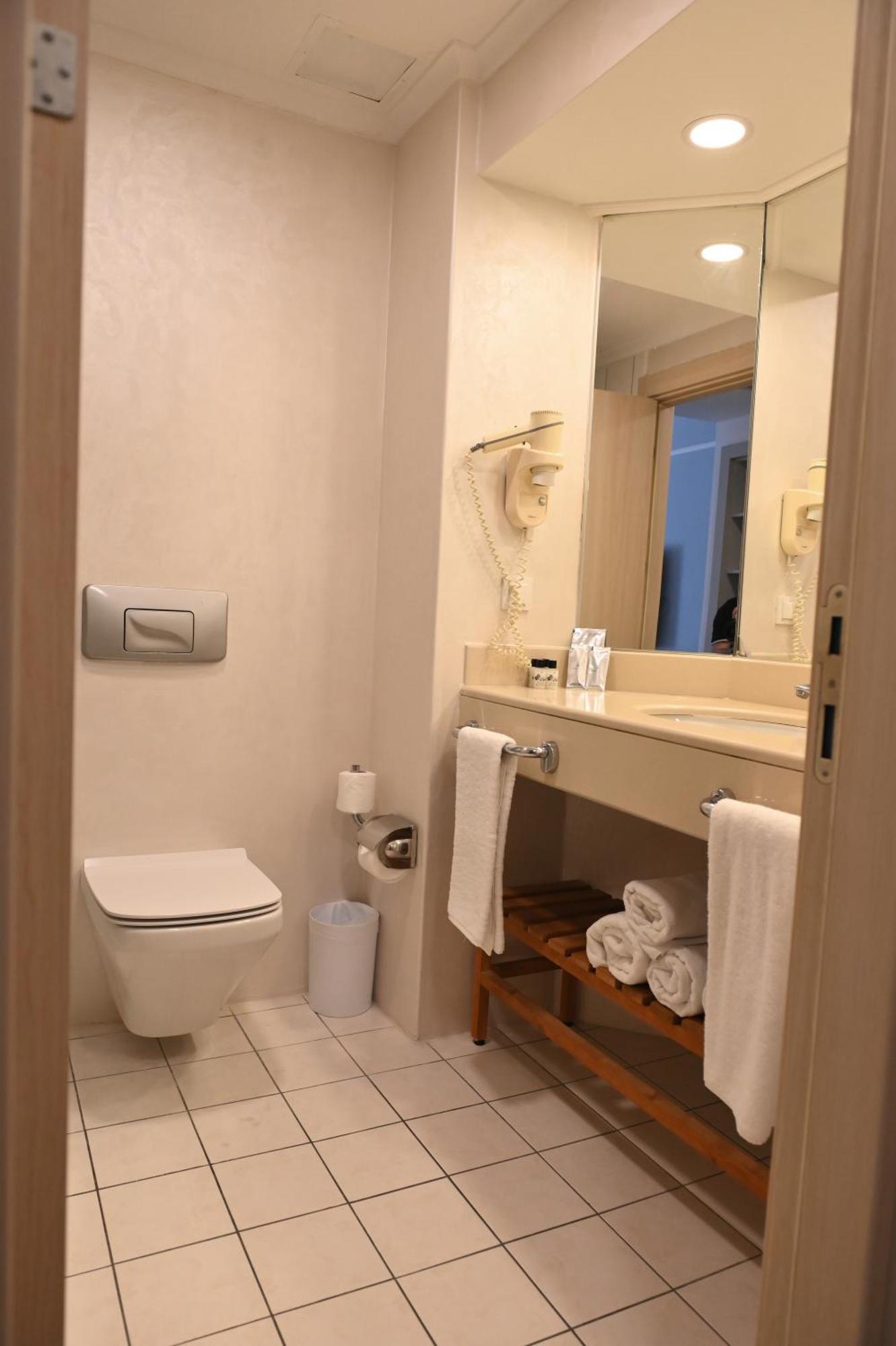 Double or Twin Room Garden View