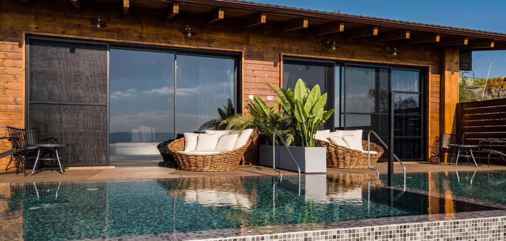VIEW POINT Luxury accommodation pool