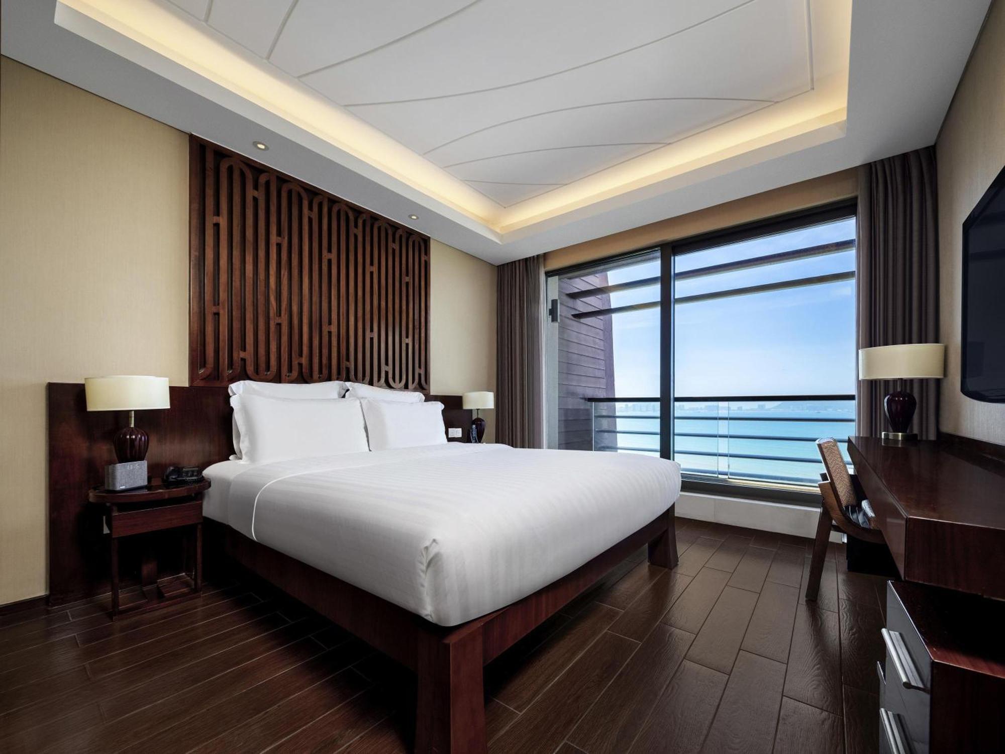 Three Bedrooms  Ocean View Apartment Suite