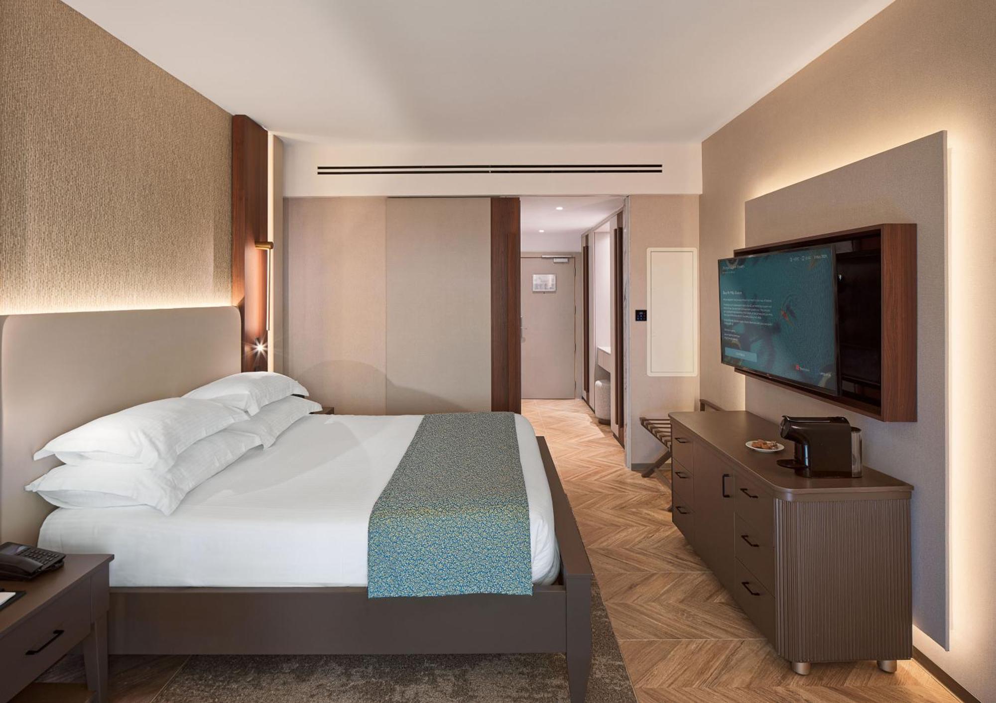 Deluxe Superior Room Side Sea View 18 years old