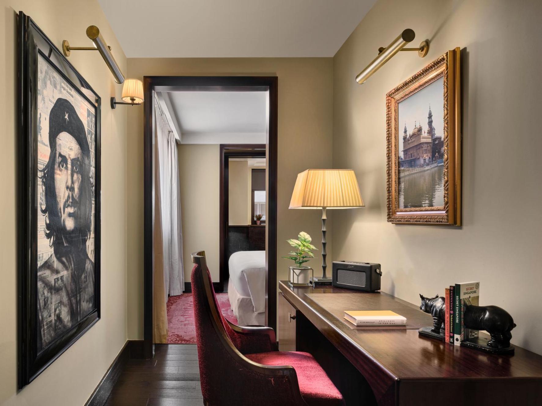 Deluxe Executive Guest Room 1 King Club Lounge Access Complimentary Cocktails & Snacks